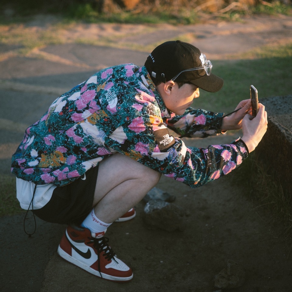 Darkr8m Studio x Tanaka Flowering Cap Black, Supreme x The North Face Trekking Convertible Jacket Flowers - 22SS 착용 스타일 - 1