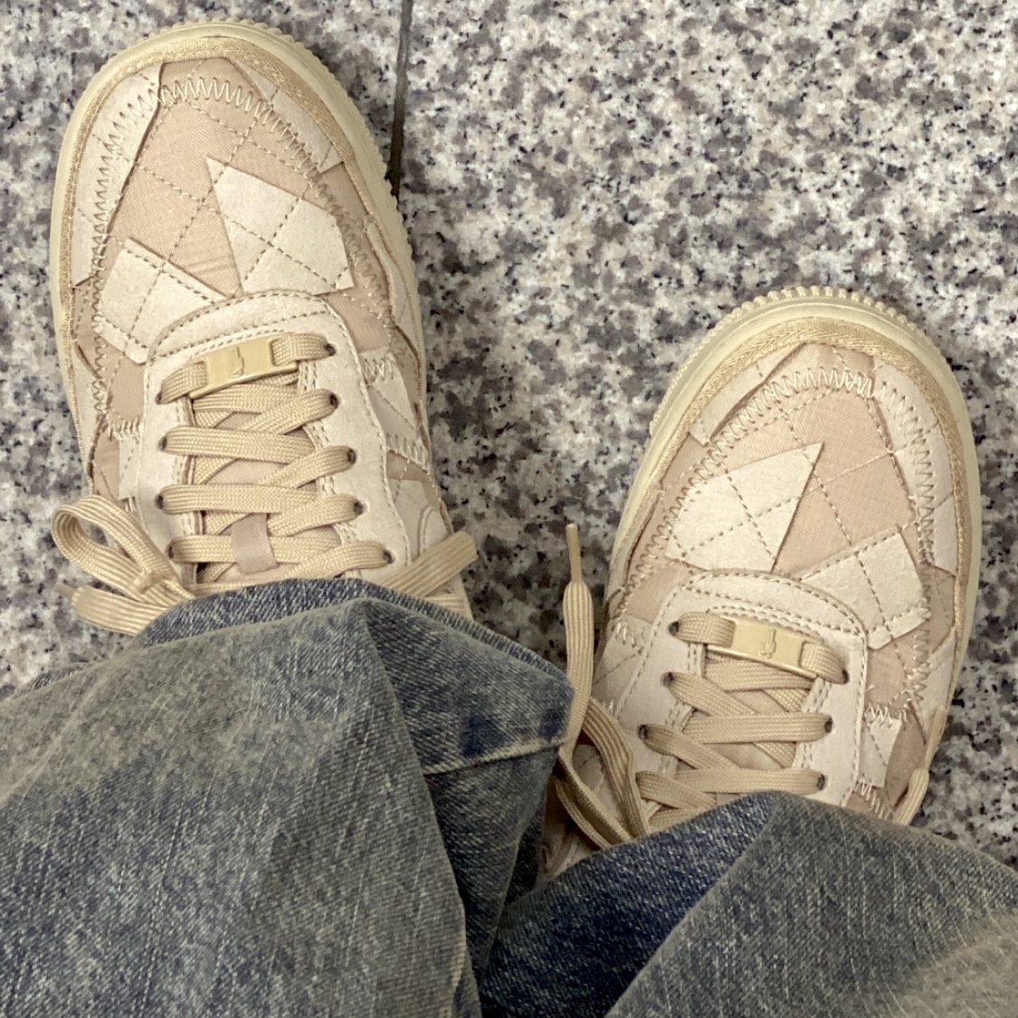 Nike x Billie Eilish Air Force 1 Low '07 SP Mushroom 착용 스타일
