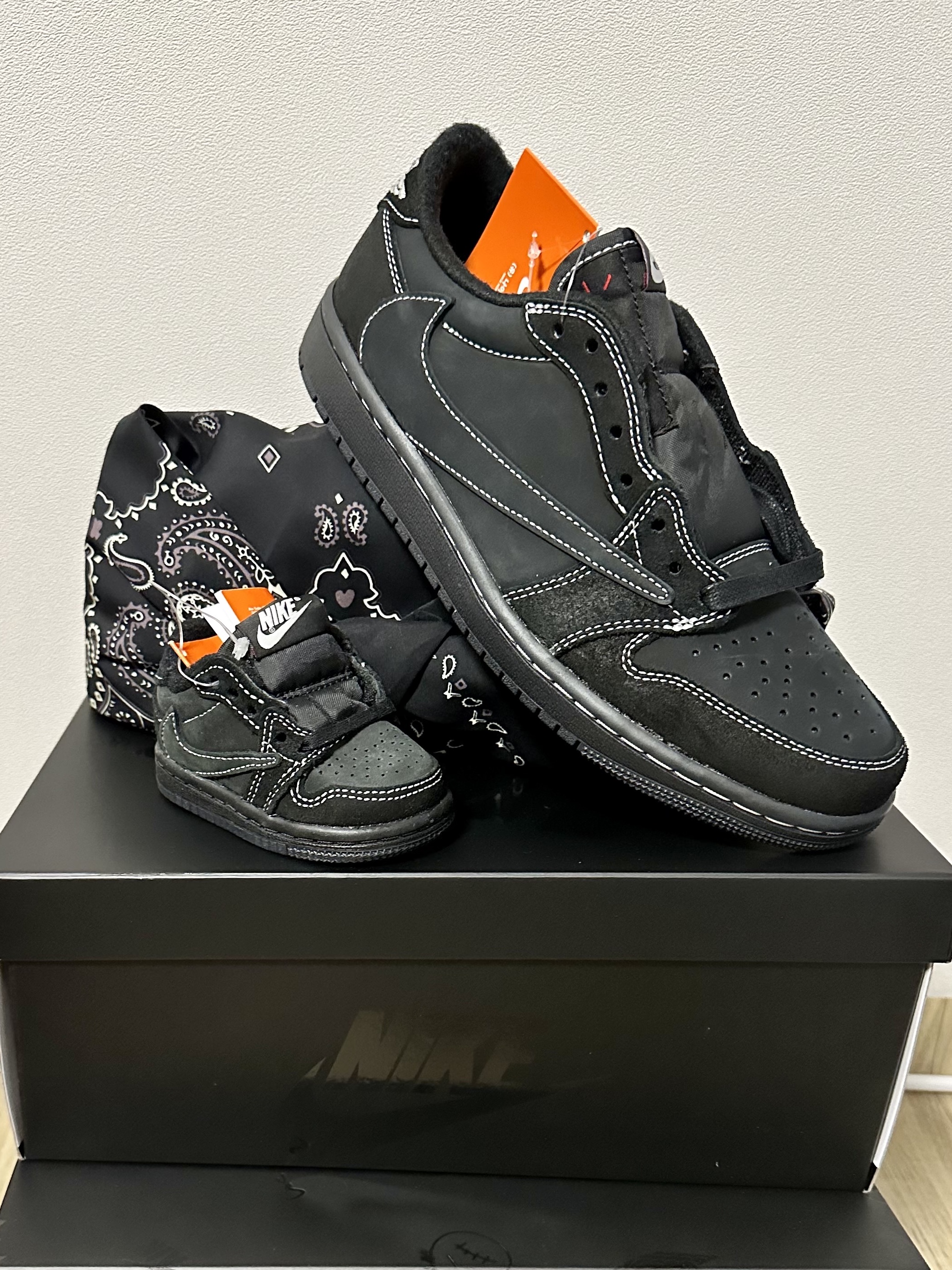 Jordan 1 x Travis Scott Retro Low OG SP Black Phantom, (TD) Jordan 1 x Travis Scott Retro Low OG SP Black Phantom 착용 스타일