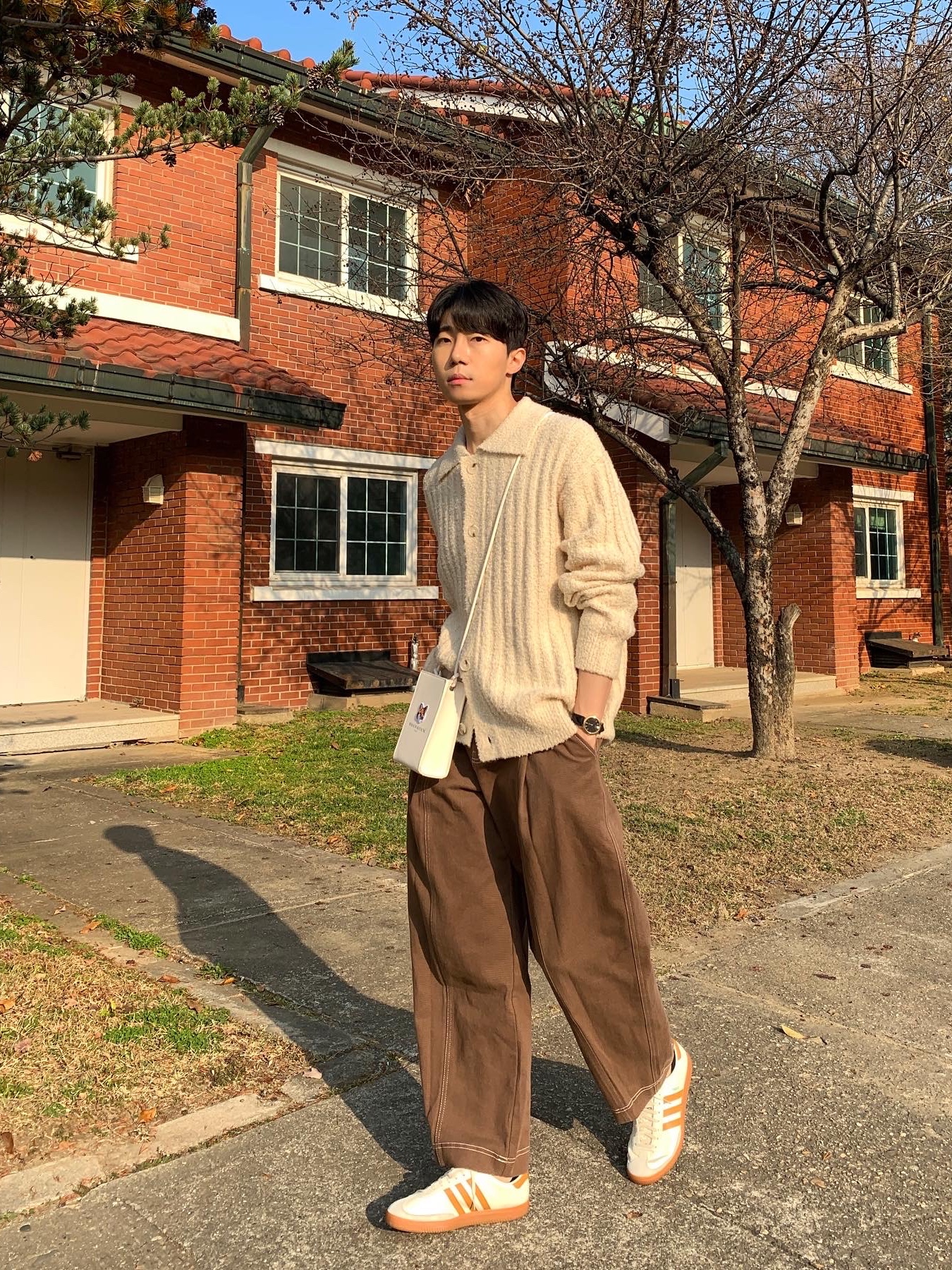 Adidas City Series Triest Cream White, Maison Kitsune x Laneige Crossbody Bag 착용 스타일 - 2