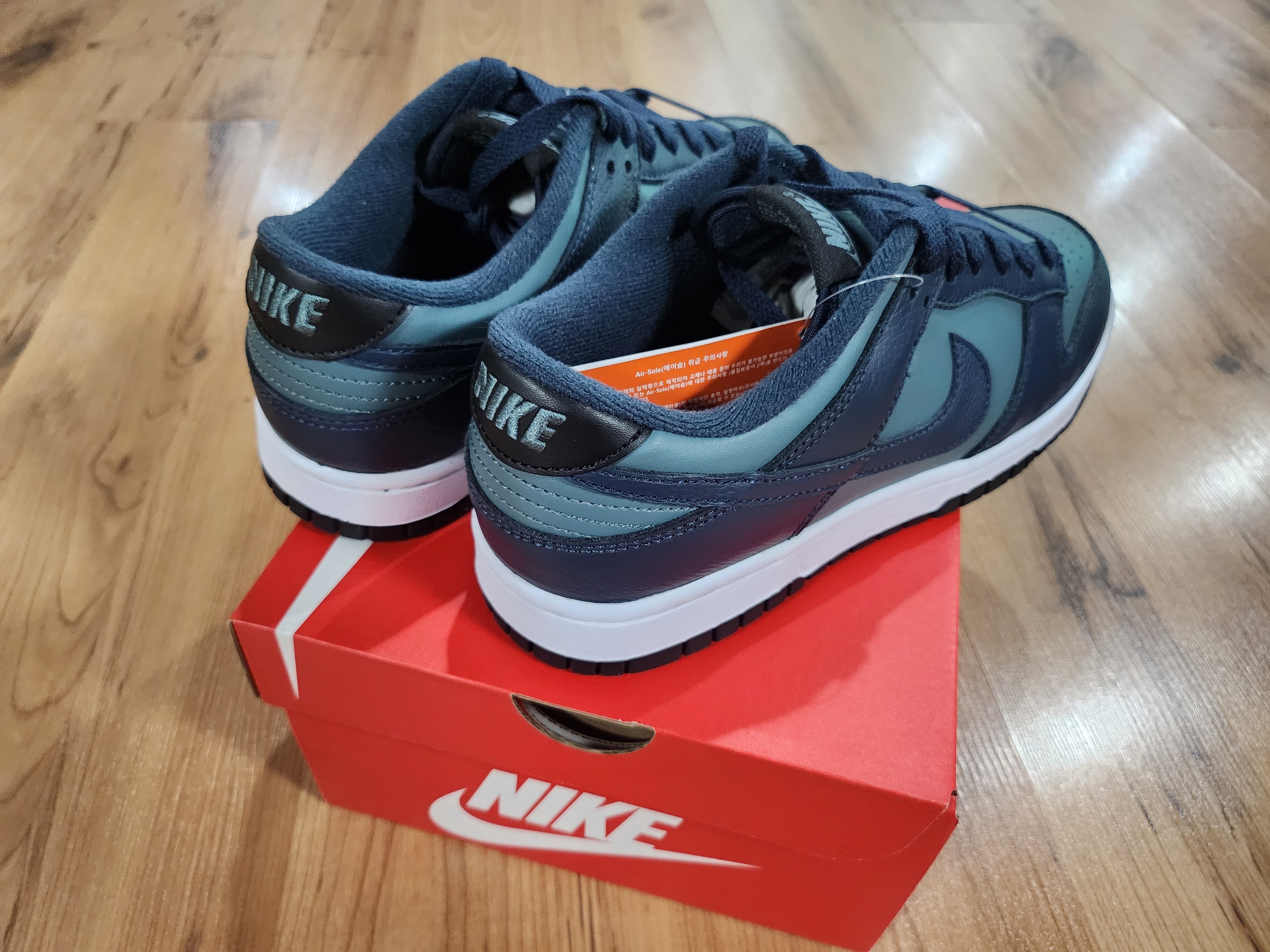 Nike Dunk Low Retro PRM Mineral Slate and Armory Navy 착용 스타일 - 3