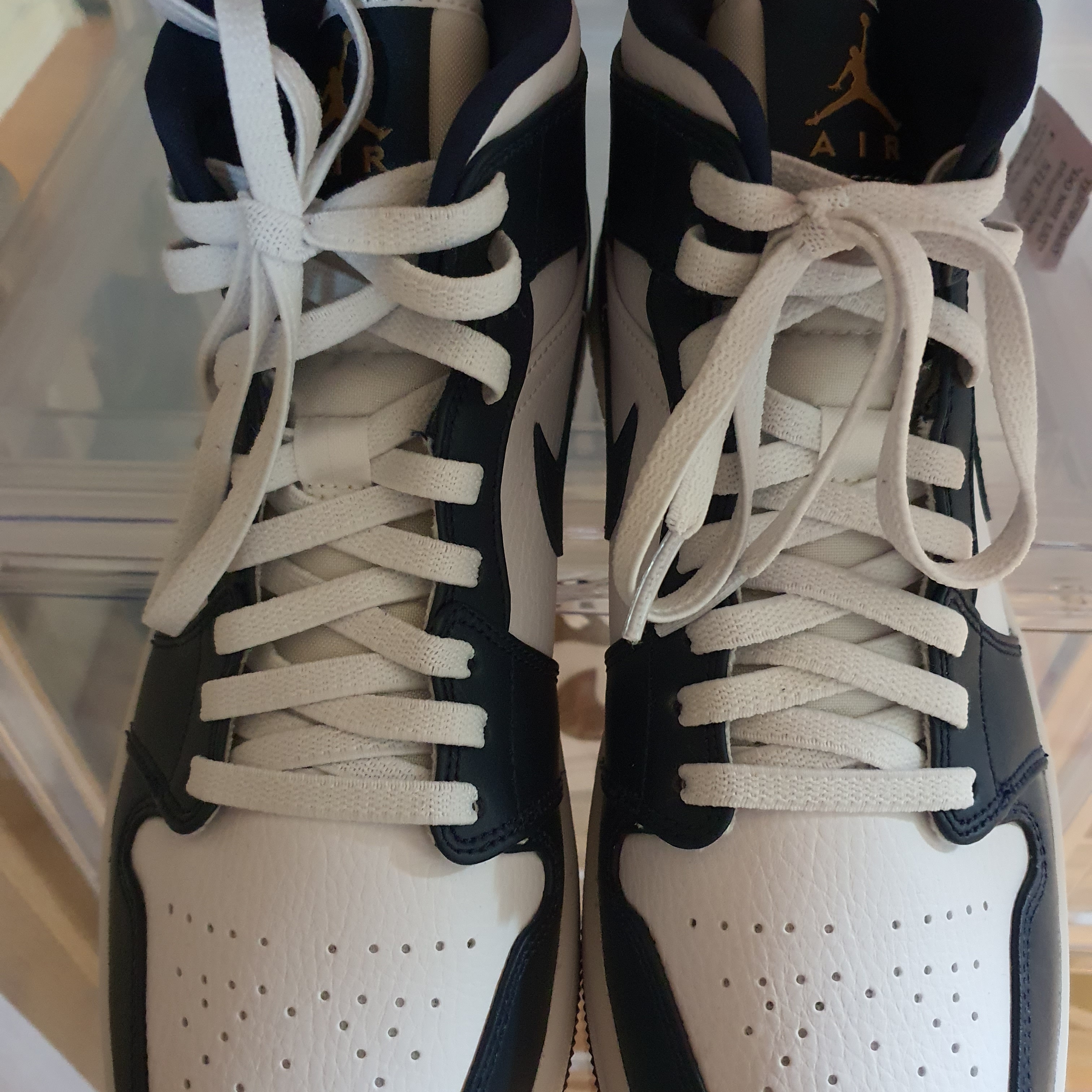 Jordan 1 Mid White Metallic Gold Obsidian 착용 스타일