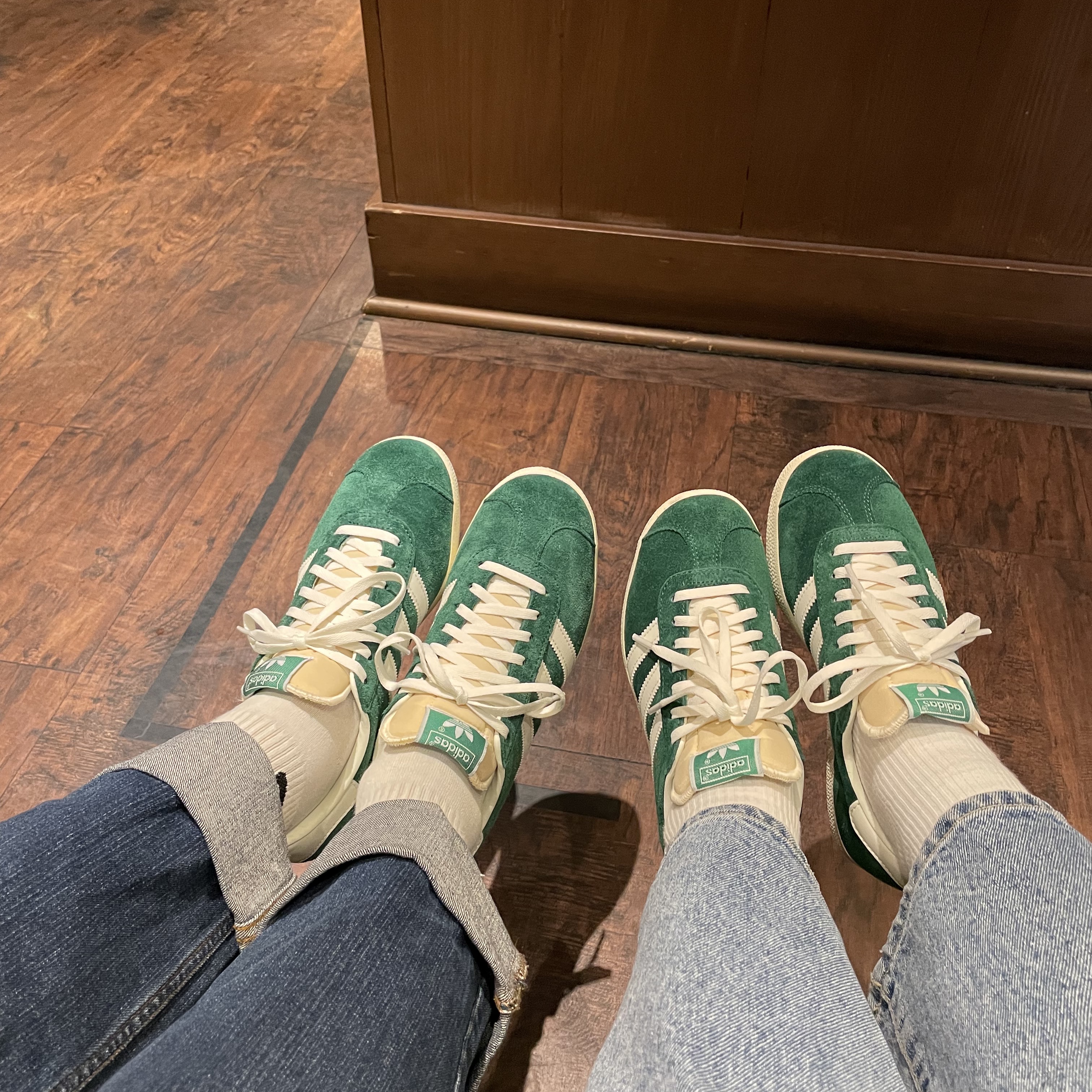 Adidas Gazelle Dark Green Cream White 착용 스타일