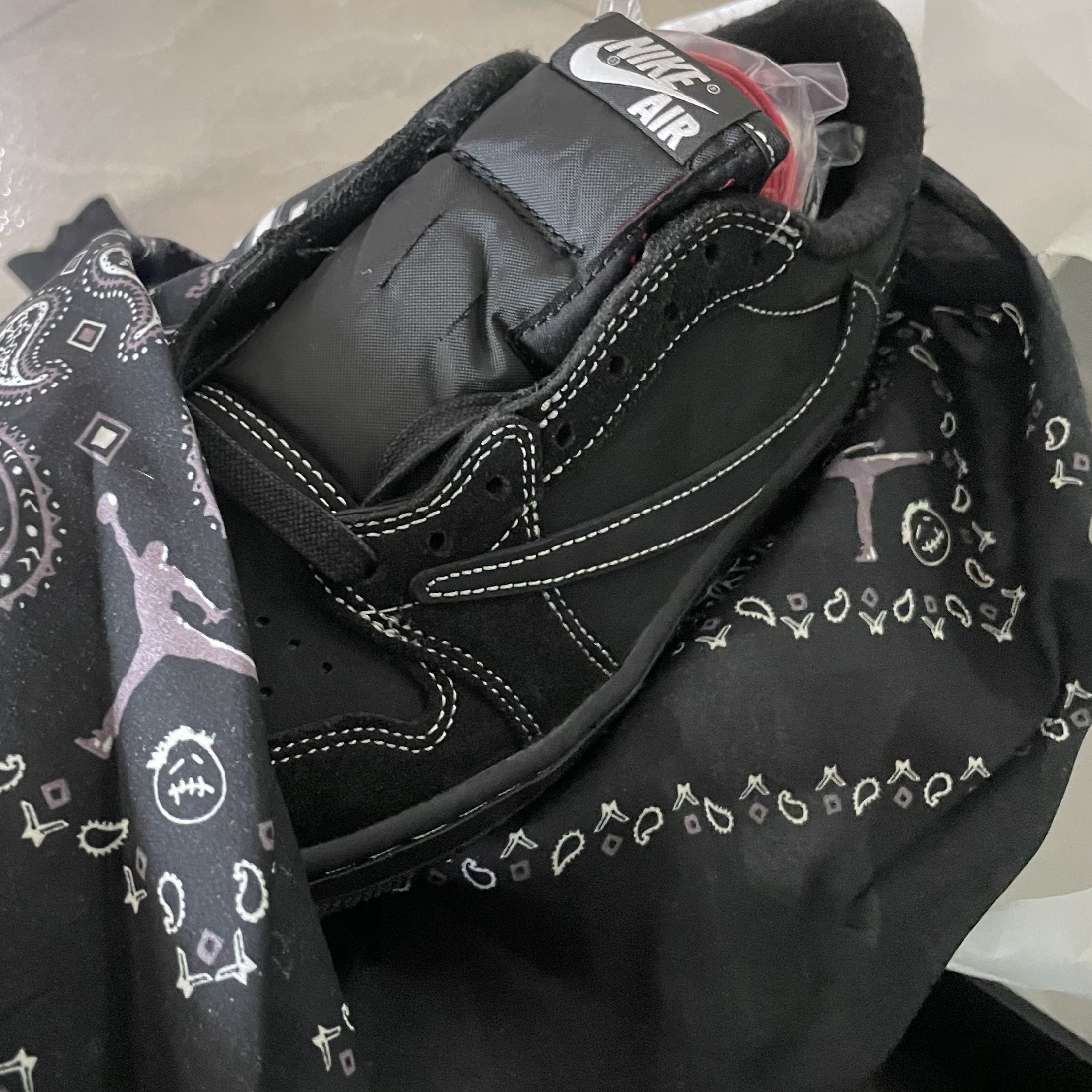 Jordan 1 x Travis Scott Retro Low OG SP Black Phantom 착용 스타일