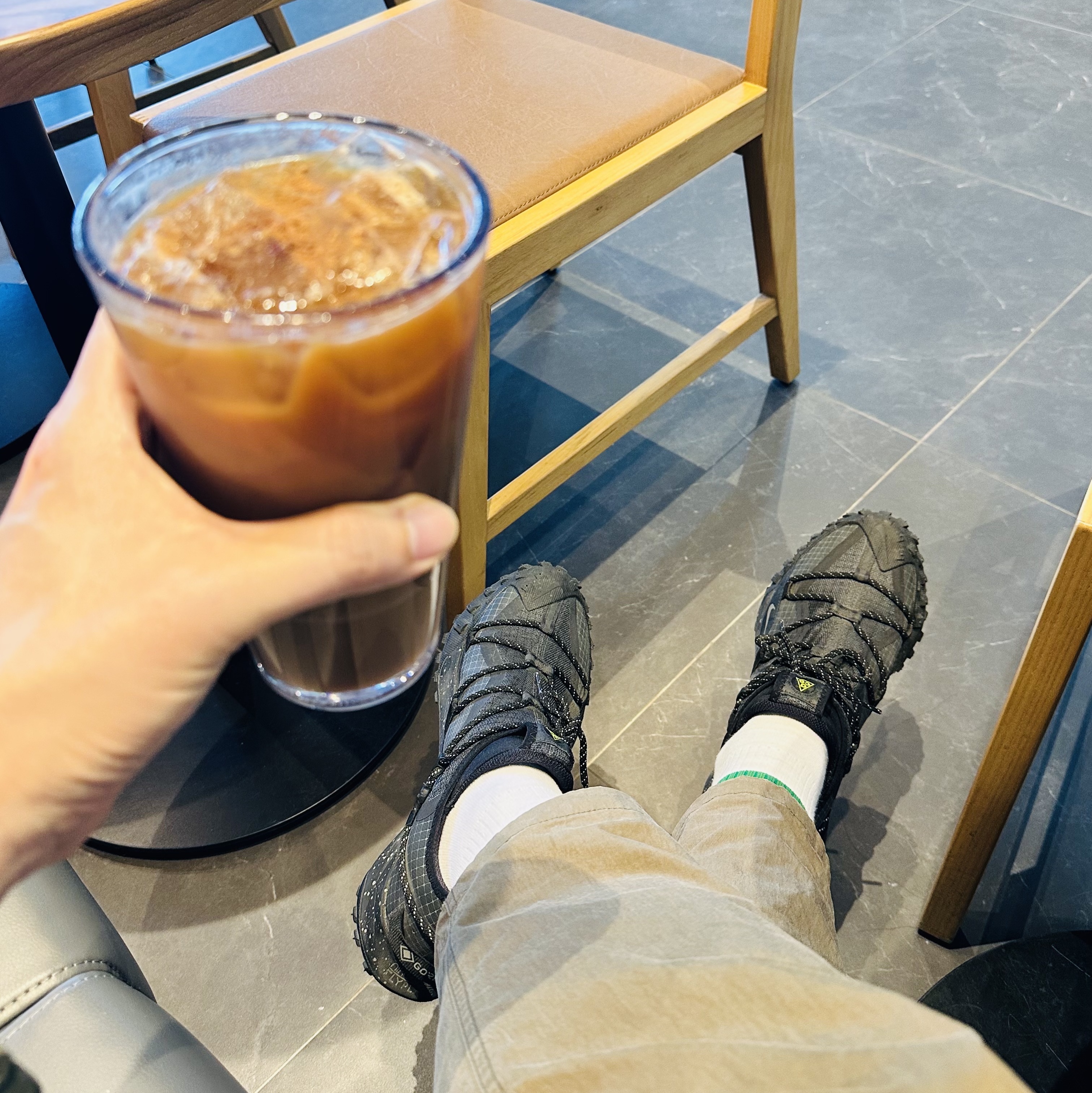 Nike ACG Mountain Fly Low Gore-Tex SE Dark Smoke Grey 착용 스타일