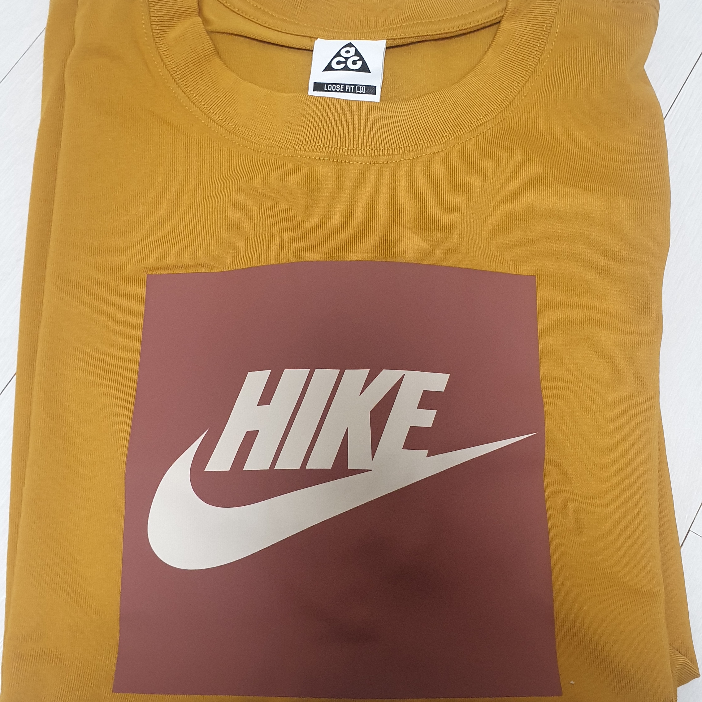 Nike NRG ACG Hike Box T-Shirt Gold Suede - Asia 착용 스타일