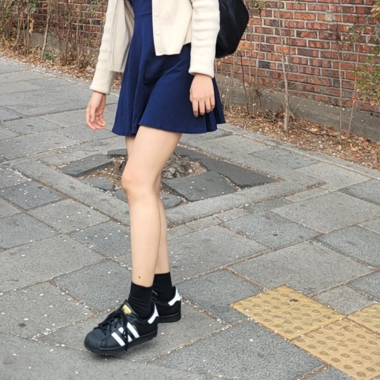 Adidas Superstar Core Black White 착용 스타일