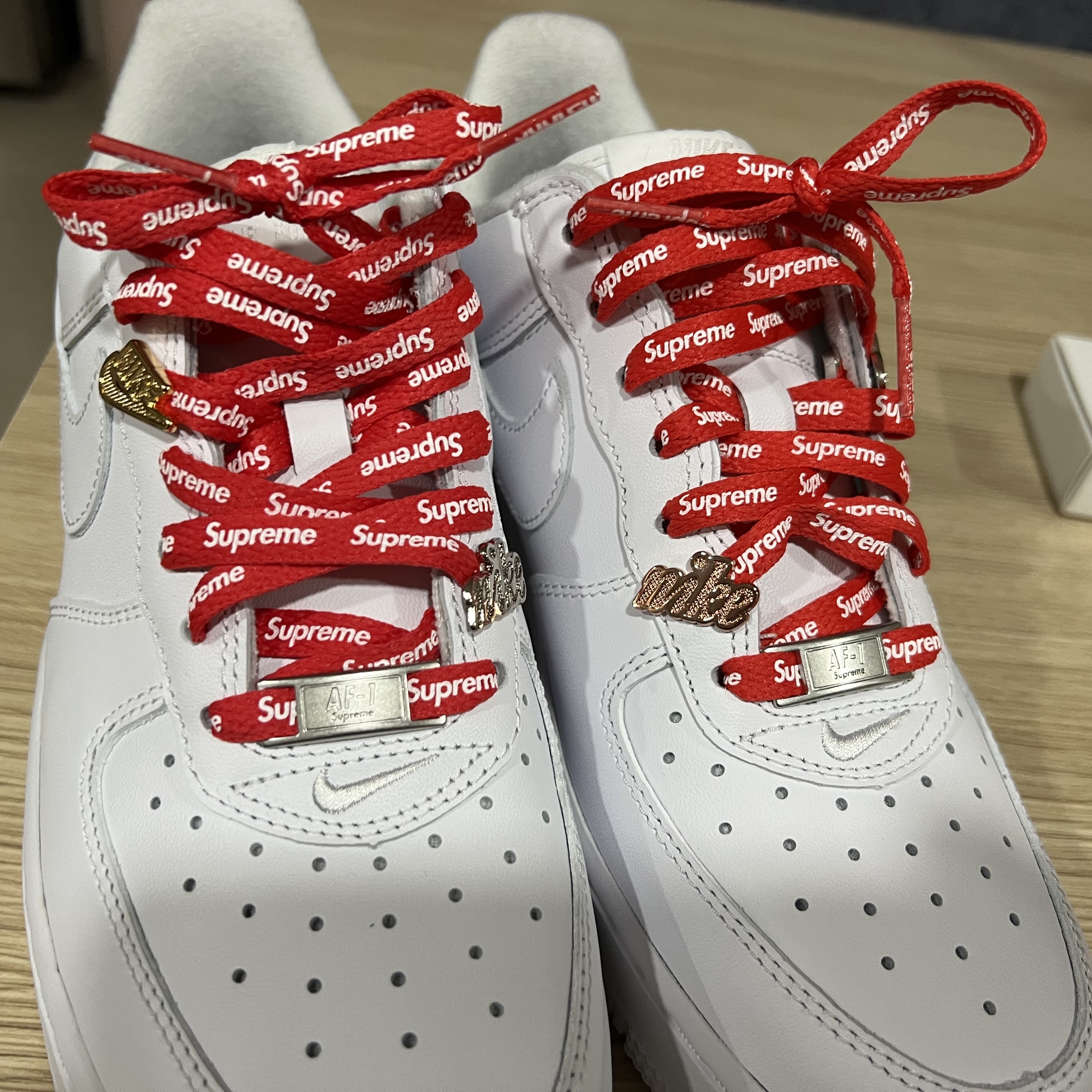 Nike x Supreme Air Force 1 Low White 착용 스타일