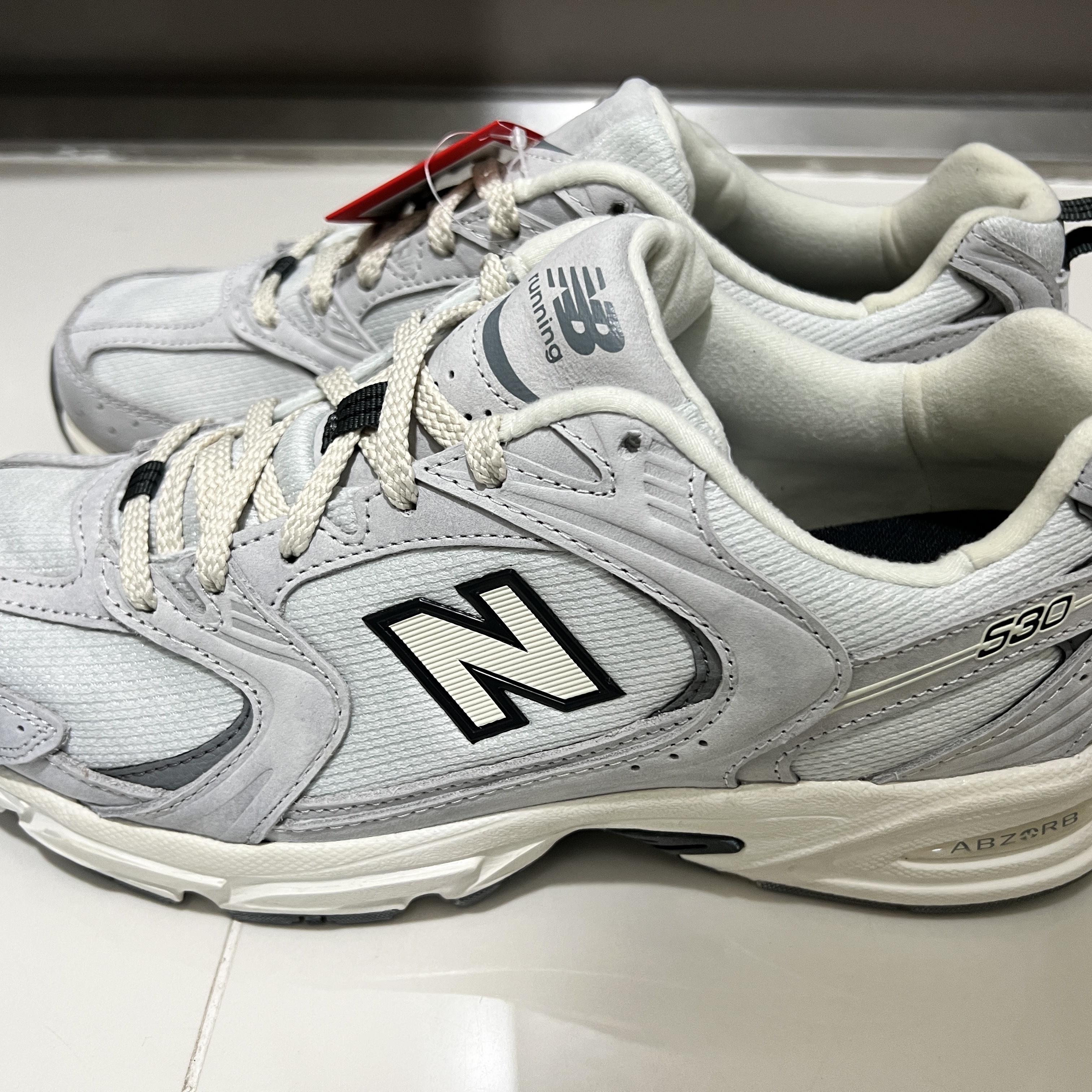 New Balance 530 White 착용 스타일 - 1