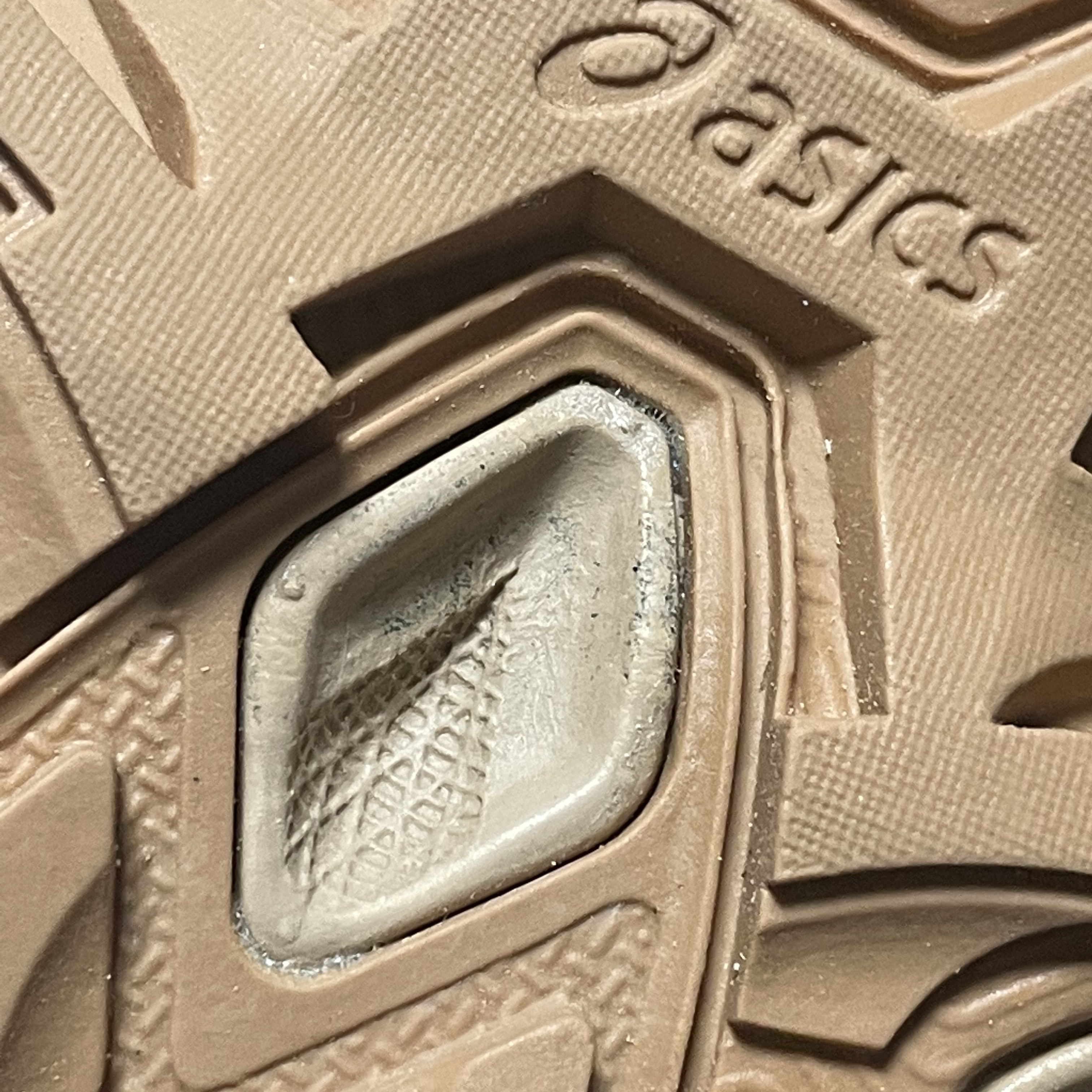 Asics x A.P.C. Gel-Sonoma 15-50 Beige 착용 스타일 - 1