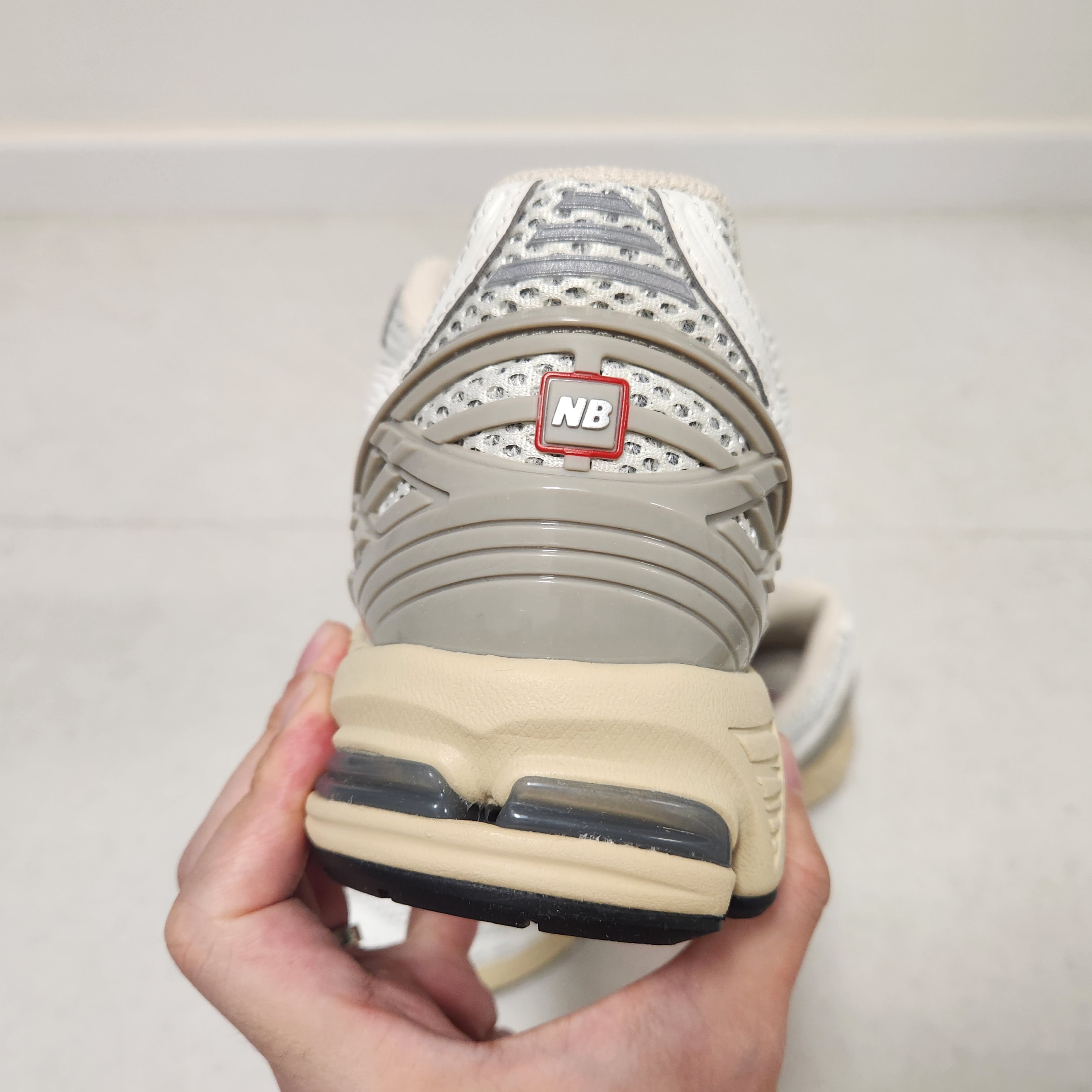New Balance 1906R White Gray 착용 스타일 - 5