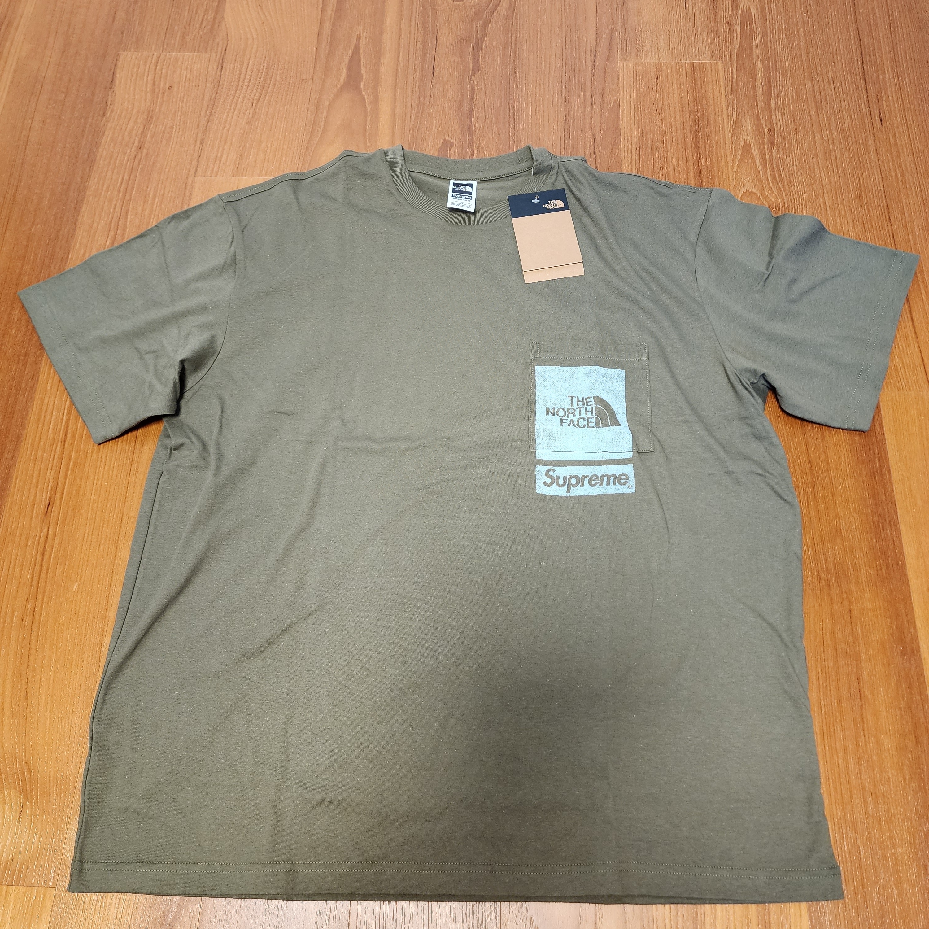 Supreme x The North Face Printed Pocket T-Shirt Olive - 23SS 착용 스타일 - 1