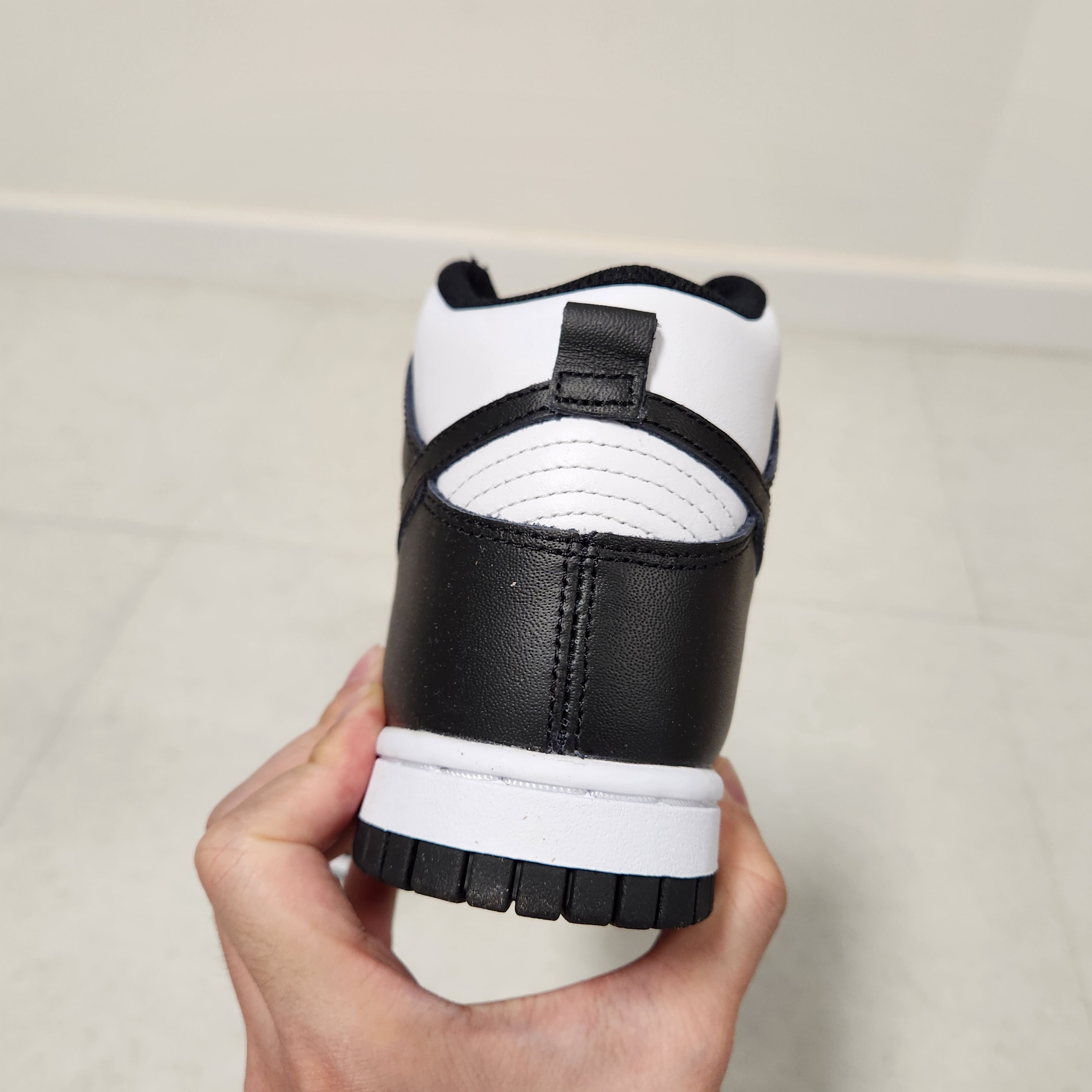 (W) Nike Dunk High Black and White 착용 스타일 - 5