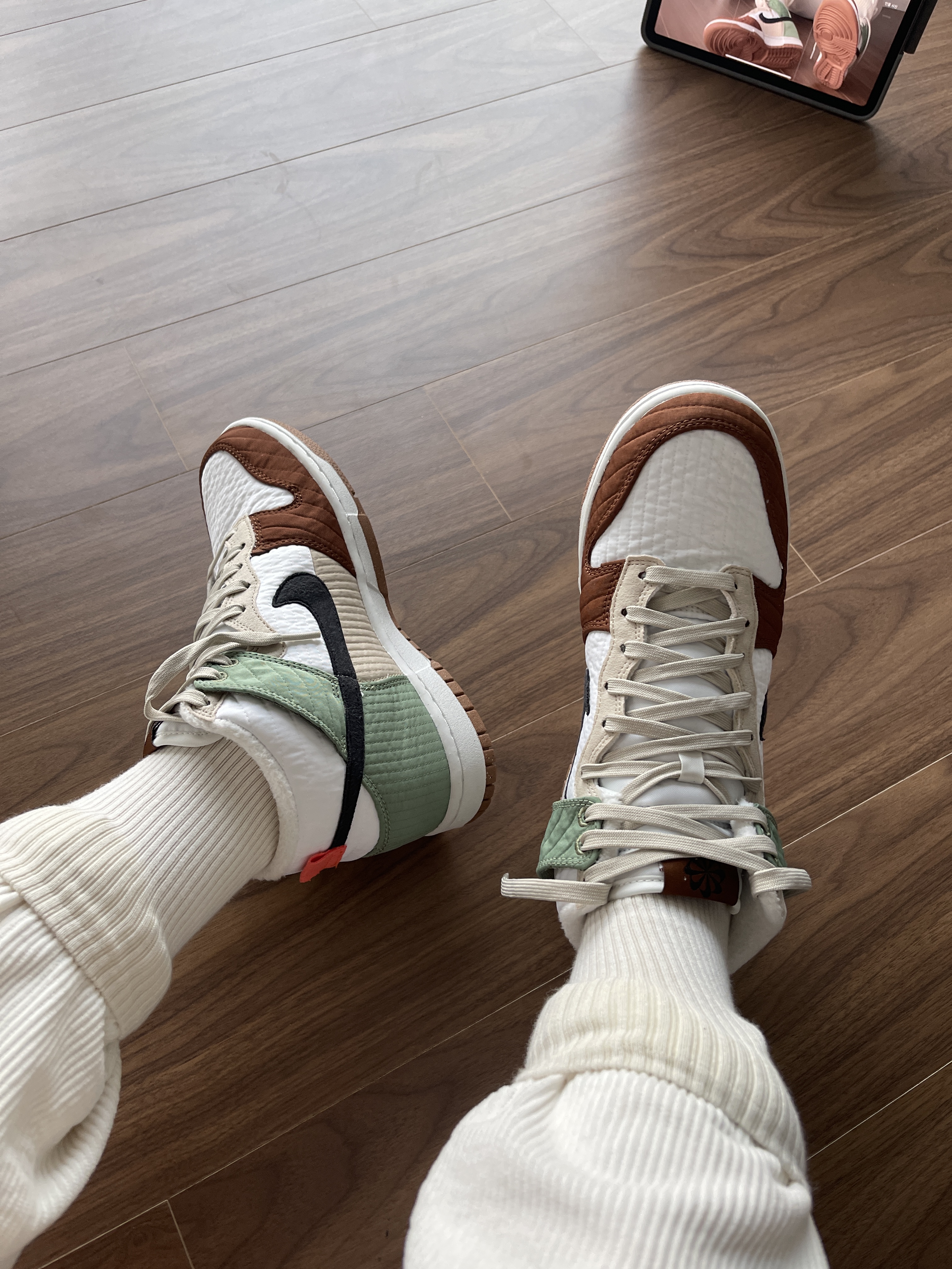 (W) Nike Dunk High Next Nature Summit White 착용 스타일 - 4