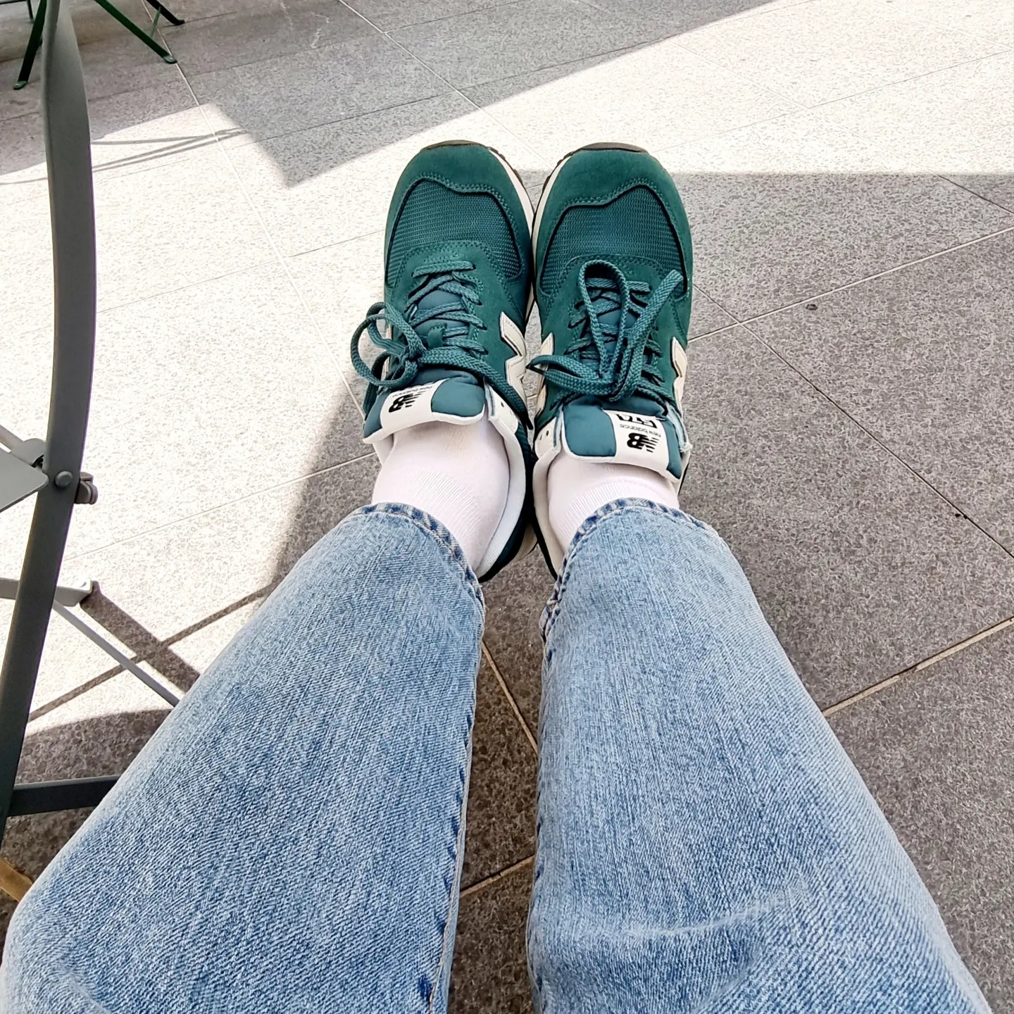 New Balance 574 Classics Reimagined Green, Essentials Pull-Over Crewneck Sweatshirt Taupe - 21SS 착용 스타일 - 4