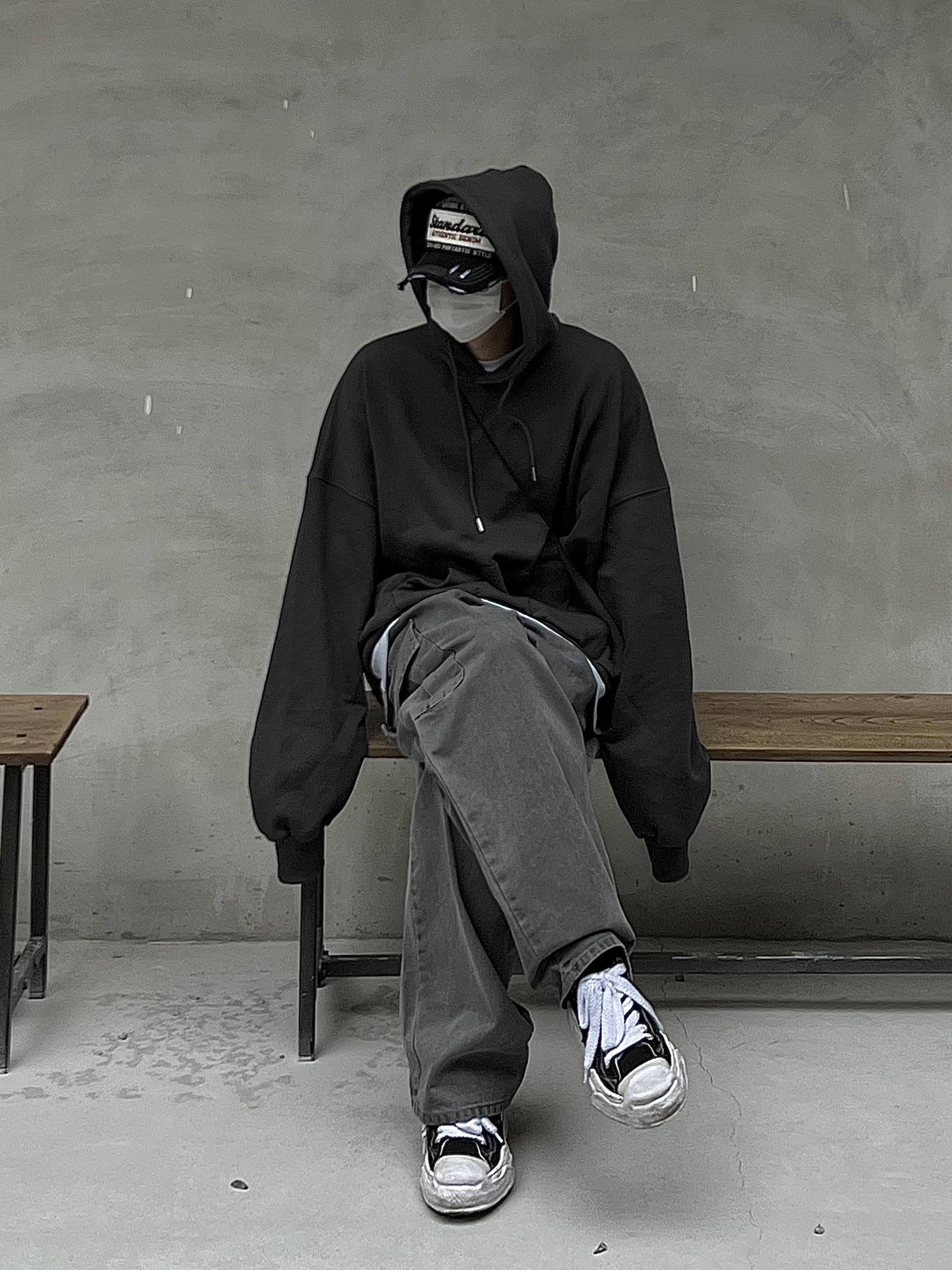 Maison Mihara Yasuhiro Hank OG Sole Canvas Low-top Sneakers Black 착용 스타일 - 5