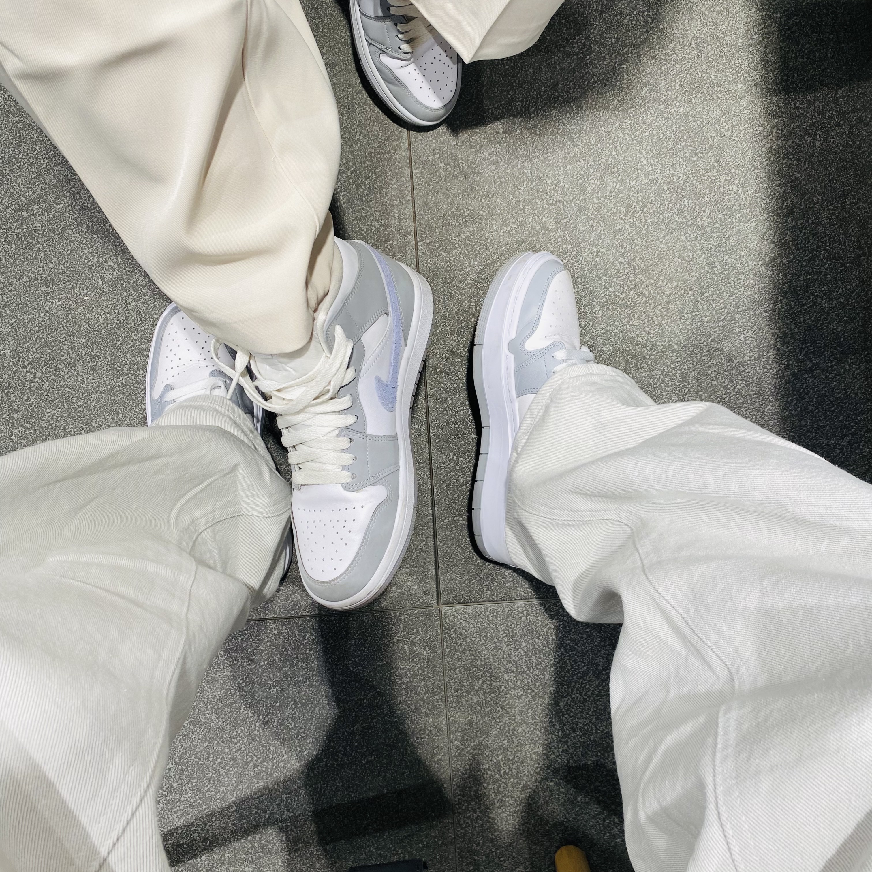 (W) Jordan 1 Elevate Low White and Wolf Grey, (W) Jordan 1 Mid Wolf Grey 착용 스타일
