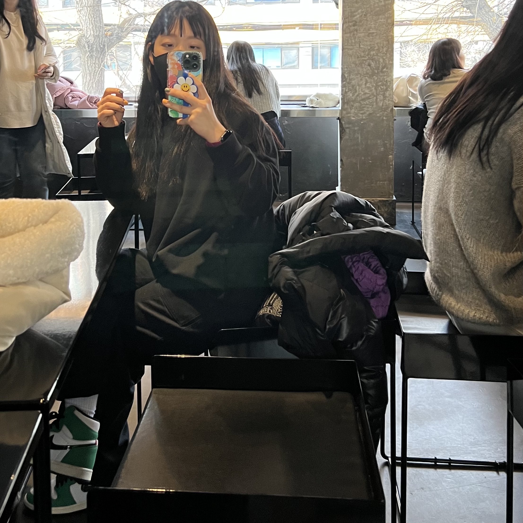 (W) Jordan 1 Retro High OG Lucky Green, COS Quilted Oversized Shoulder Bag Purple 착용 스타일