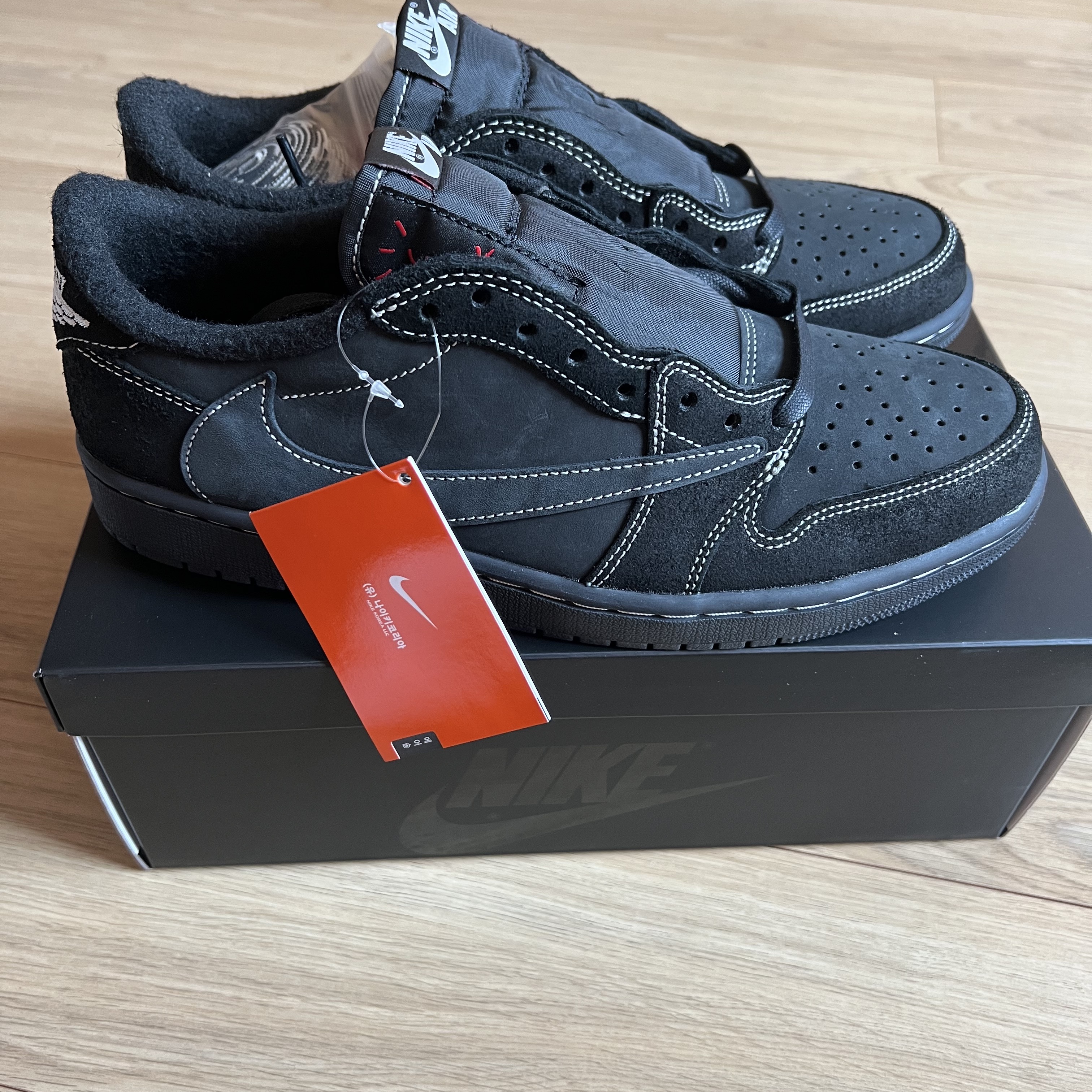 Jordan 1 x Travis Scott Retro Low OG SP Black Phantom 착용 스타일