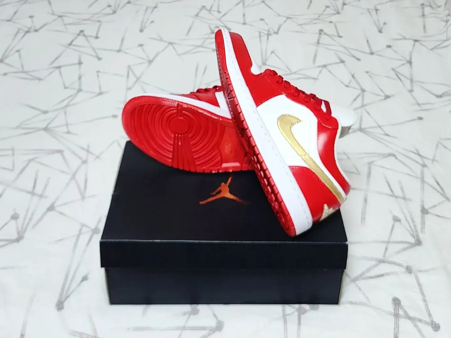 Jordan 1 Low Triple White 착용 스타일 - 4