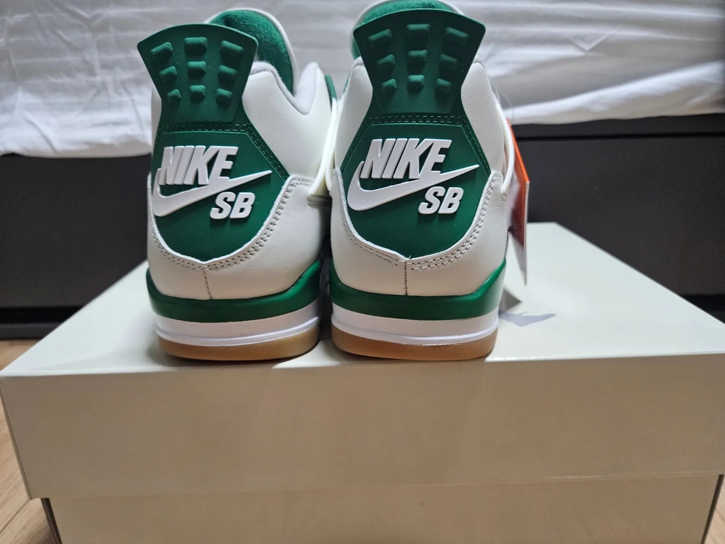Jordan 4 x Nike SB Retro SP Pine Green 착용 스타일 - 2