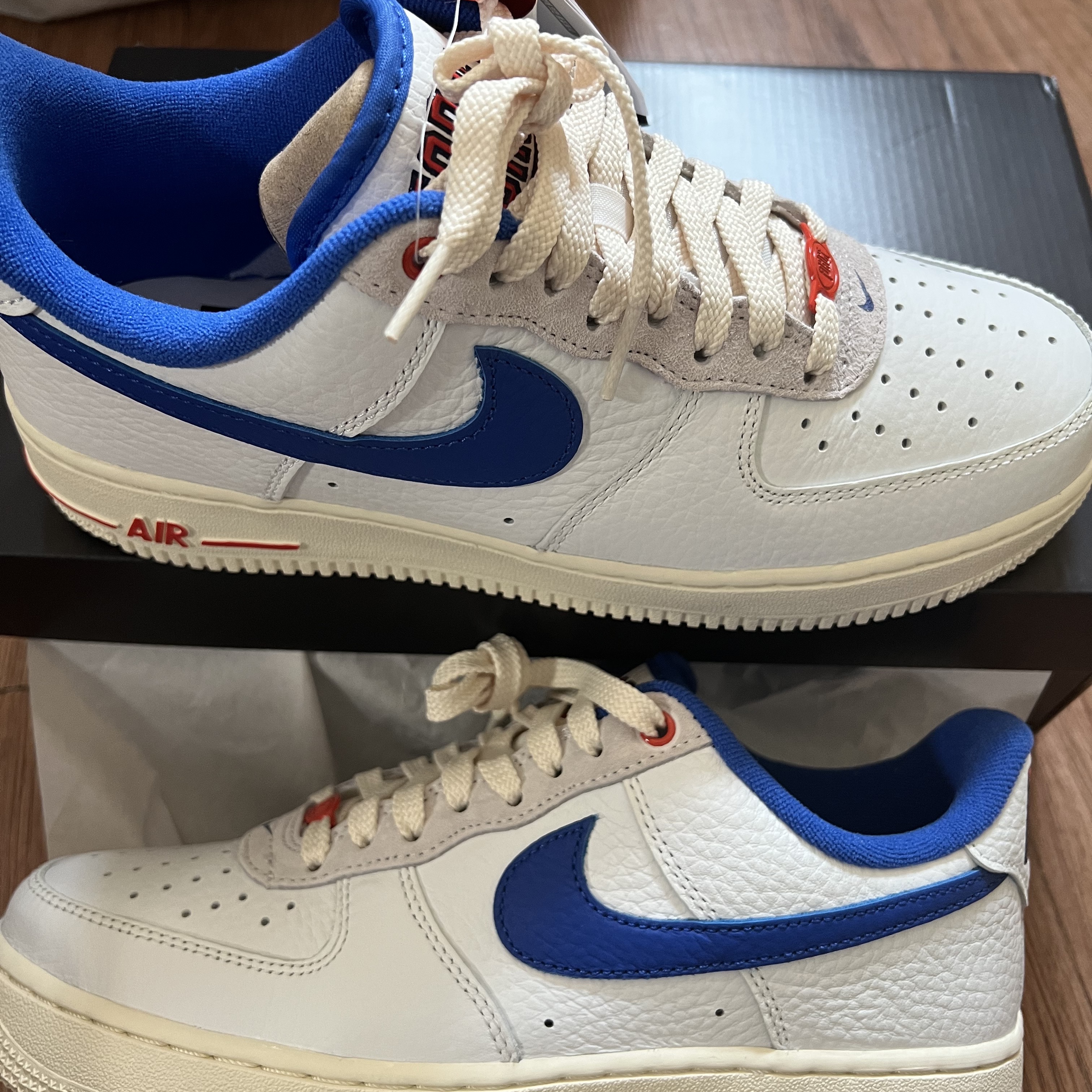 (W) Nike Air Force 1 '07 LX University Blue and Summit White 착용 스타일