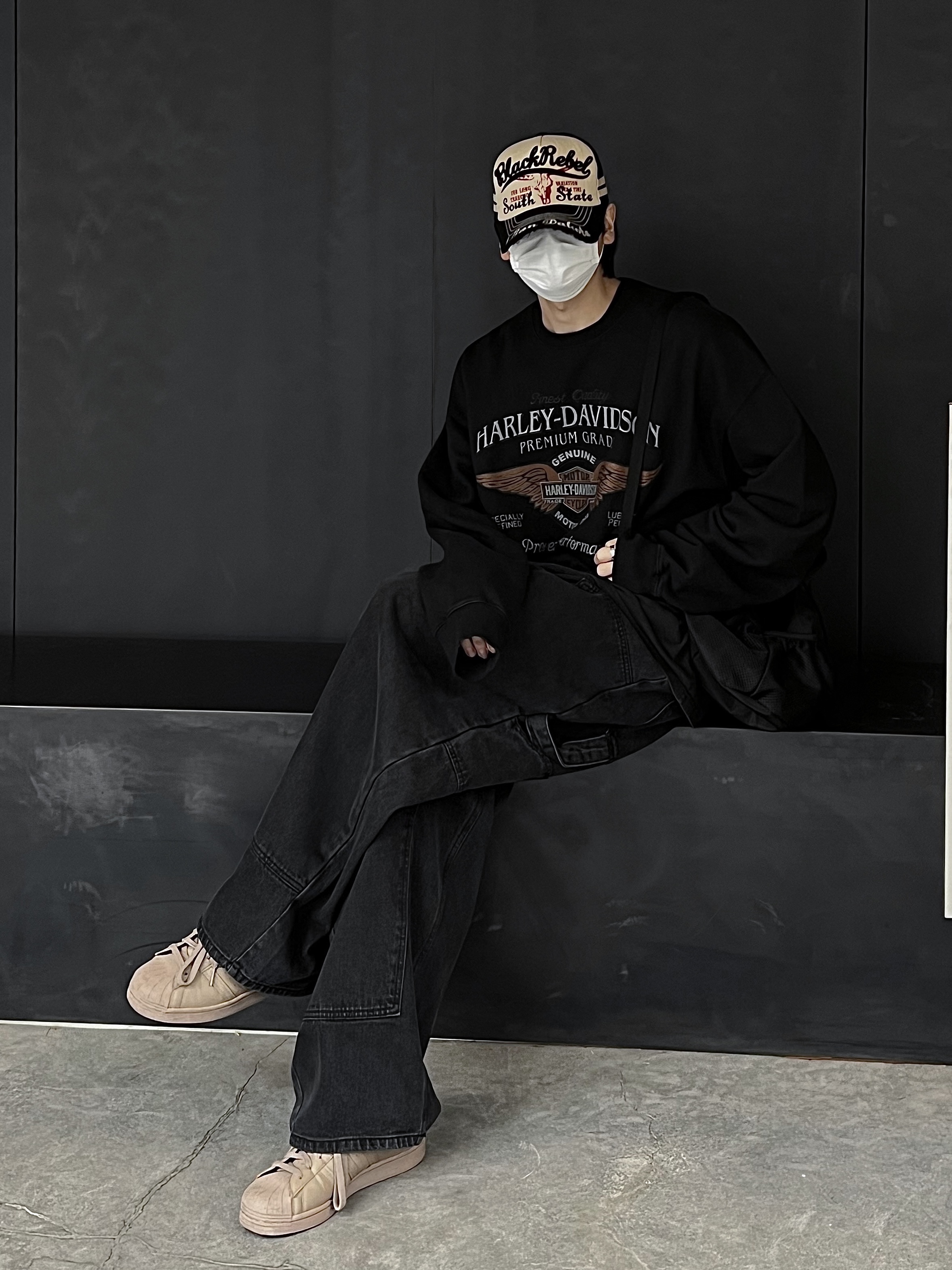Adidas Superstar Chalky Brown 착용 스타일 - 3