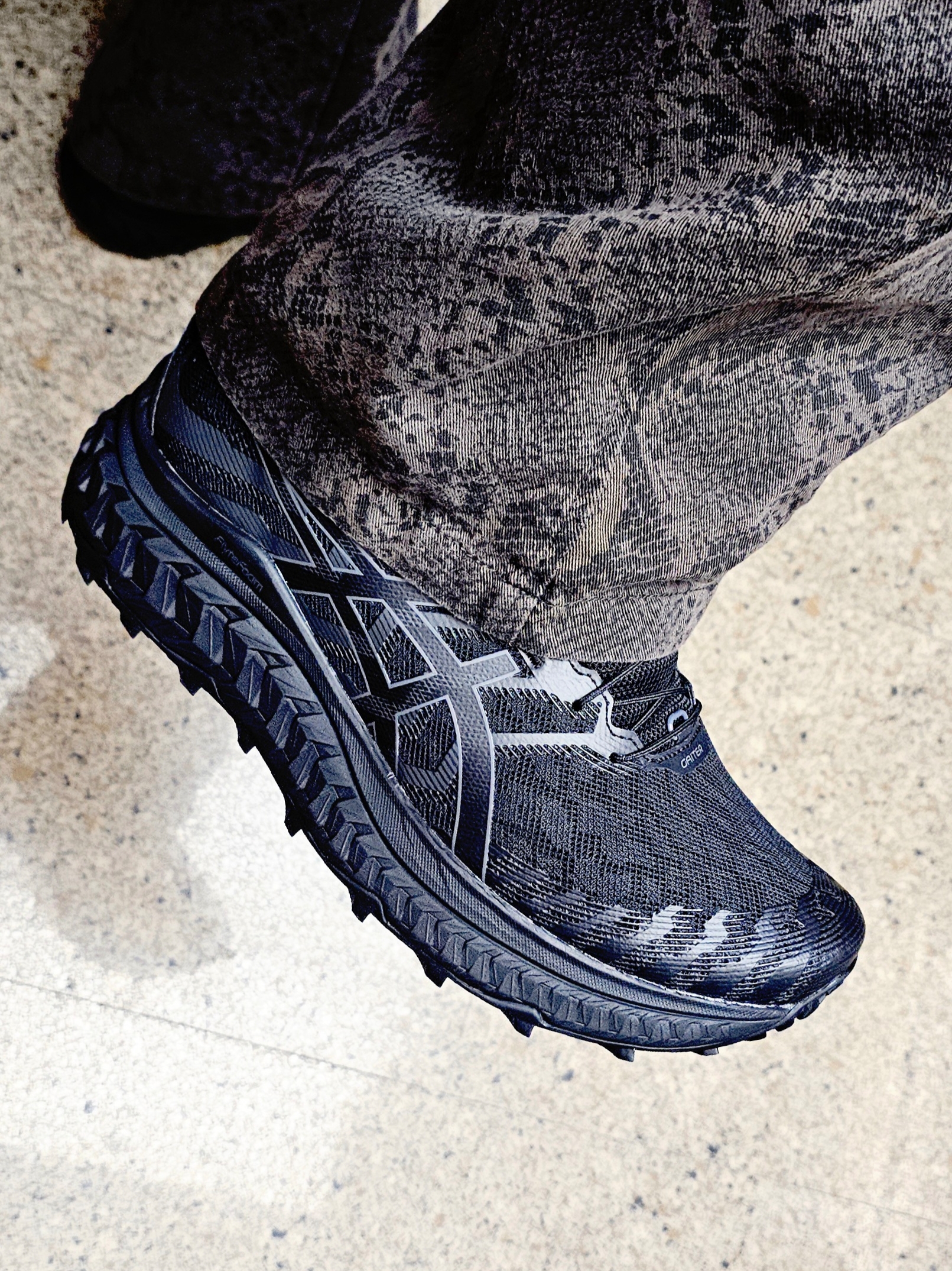 Asics Trabuco Max Black 착용 스타일