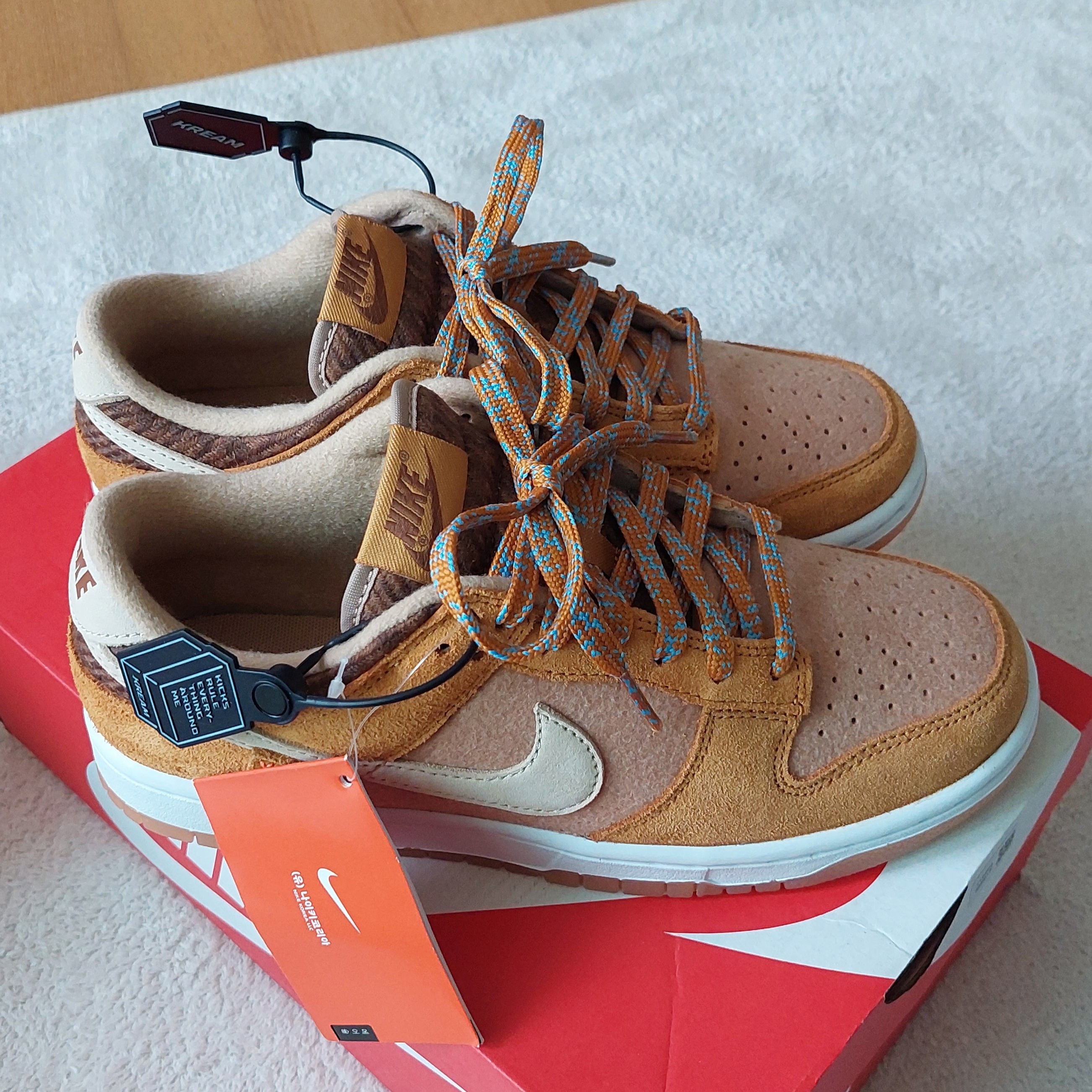 Nike Dunk Low SE Praline Desert Ochre 착용 스타일 - 5