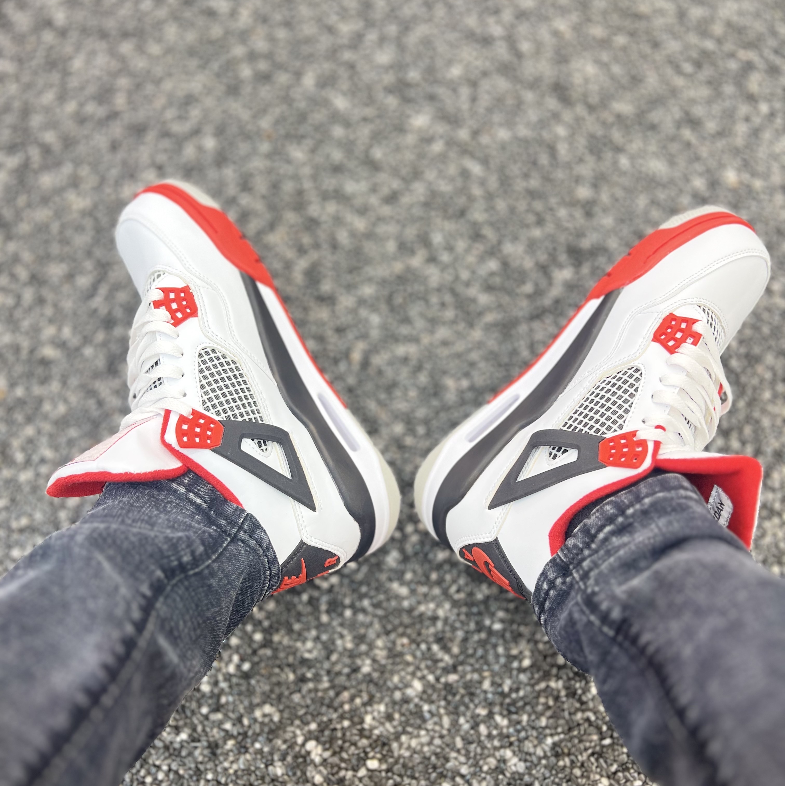 Jordan 4 Retro OG Fire Red 2020 착용 스타일 - 1