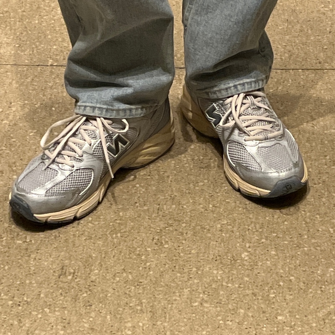 New Balance 530 Vintage Metallic Silver 착용 스타일