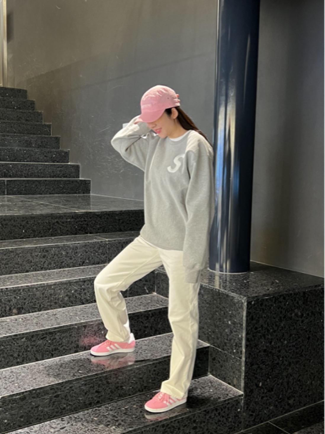 (W) Adidas Gazelle Cloud White Pink Glow 착용 스타일 - 2
