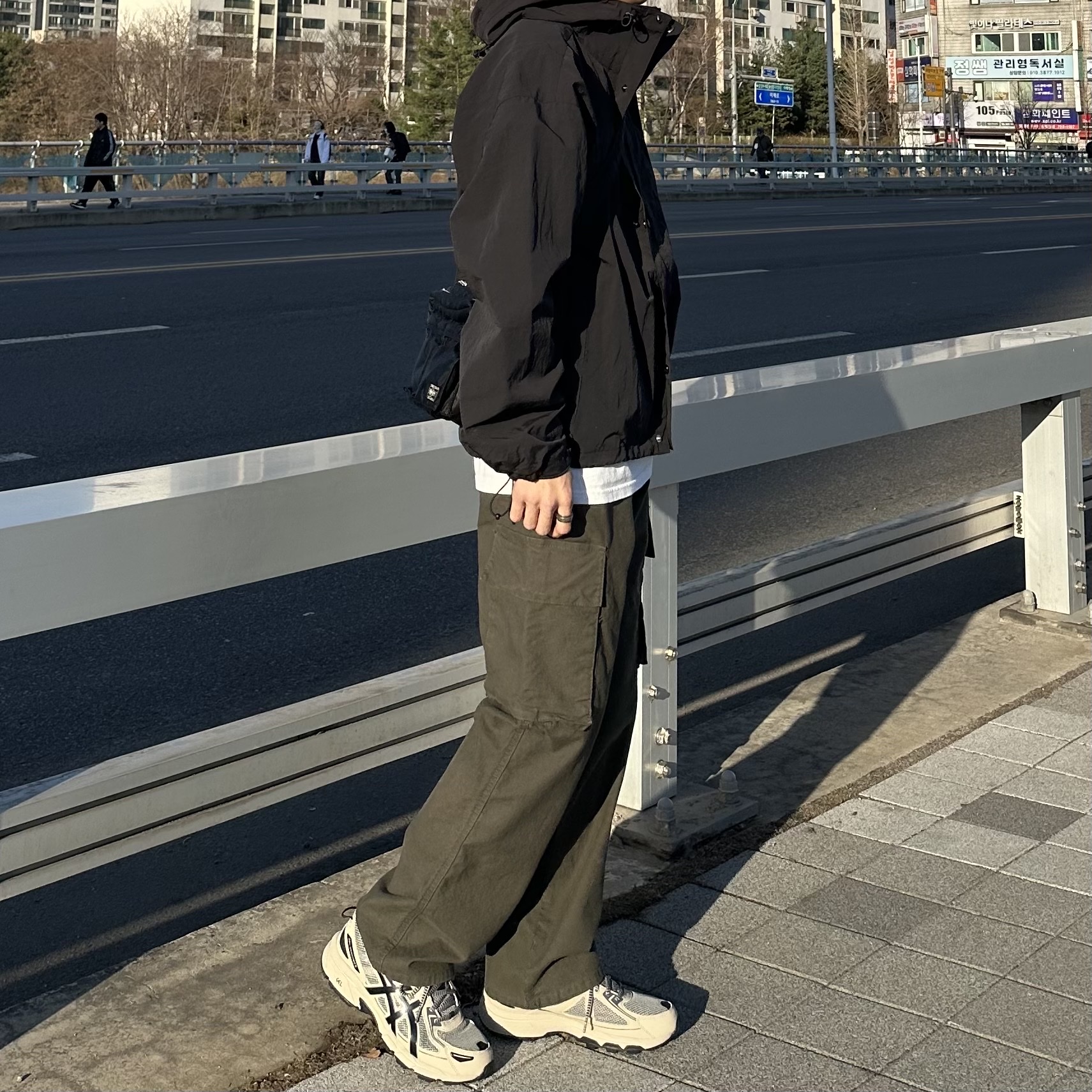 Asics Gel-Venture 6 Feather Grey Black, Porter Tanker Shoulder Bag S Black 착용 스타일 - 4