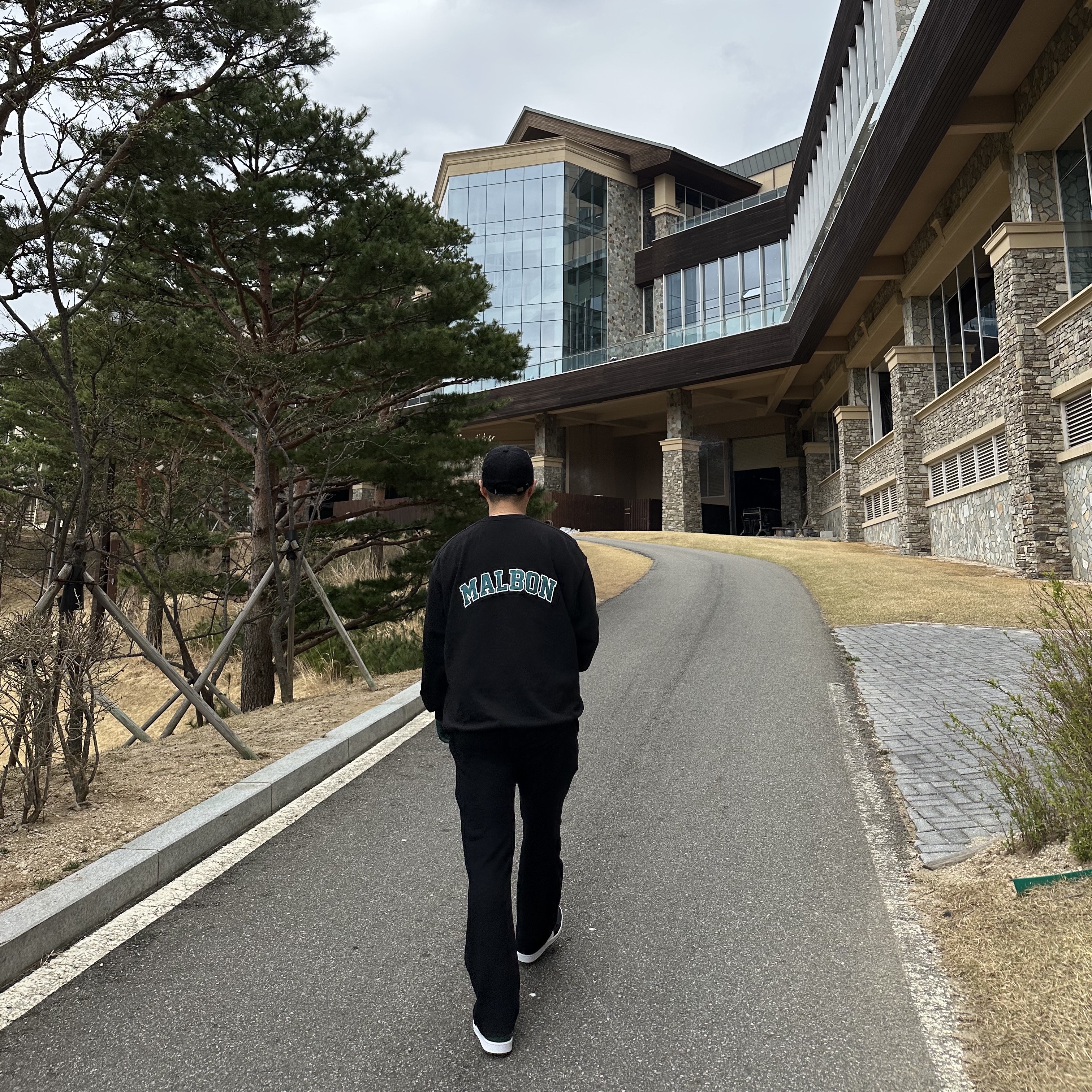 Malbon Golf Cooper Crewneck Sweatshirt Black, Jordan 1 Low Golf Noble Green 착용 스타일