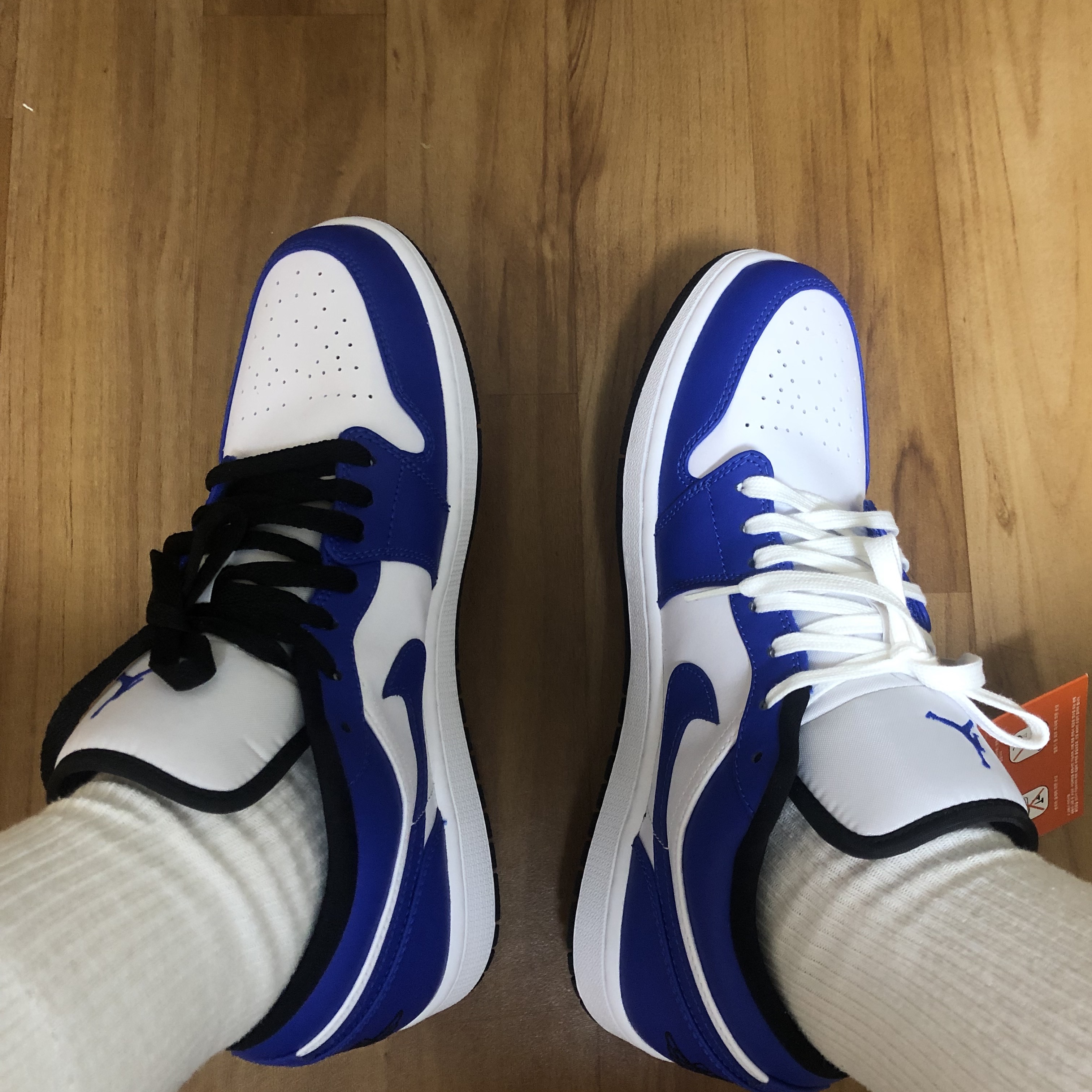 Jordan 1 Low Hyper Royal 착용 스타일