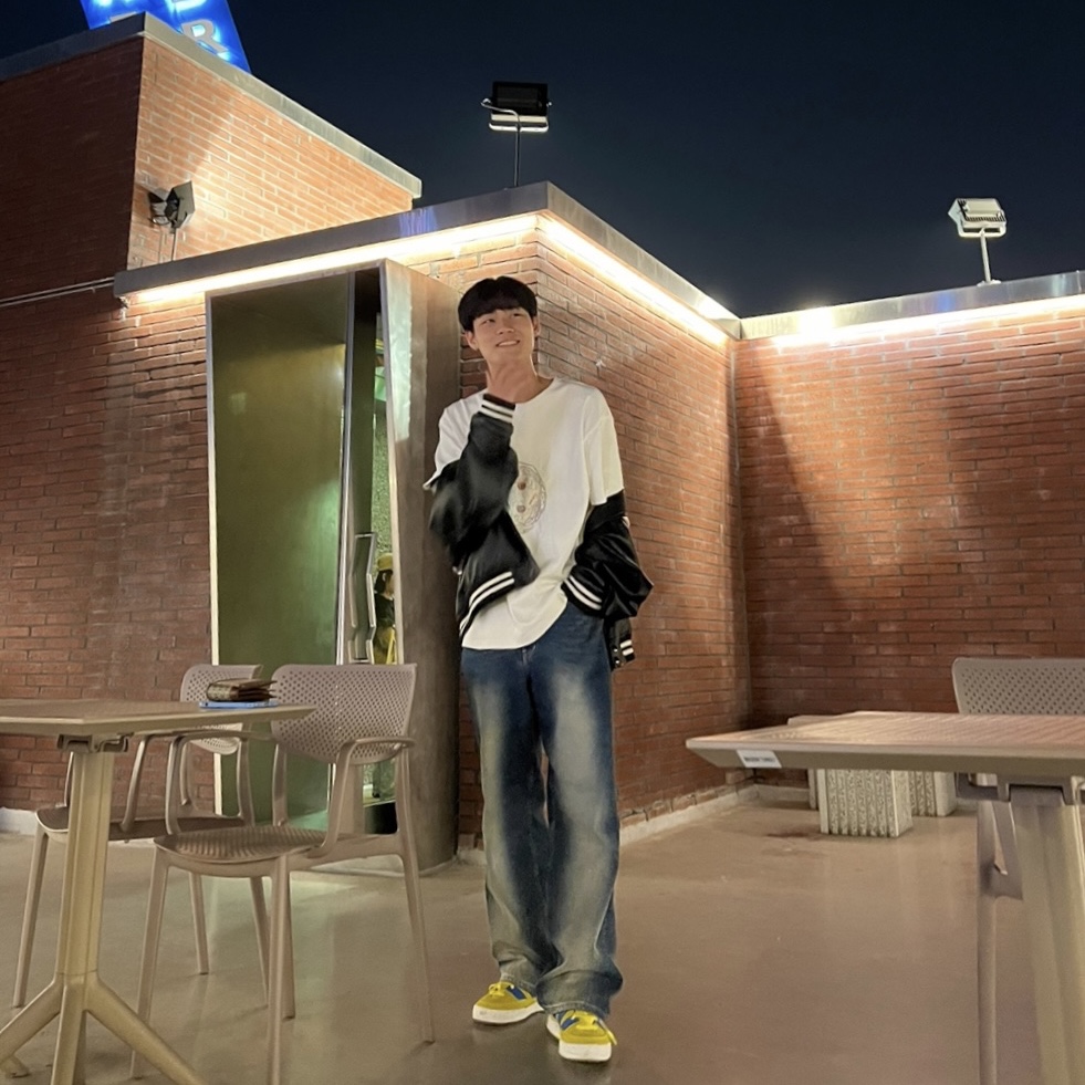 Adidas Adimatic Bright Yellow Blue 착용 스타일 - 2