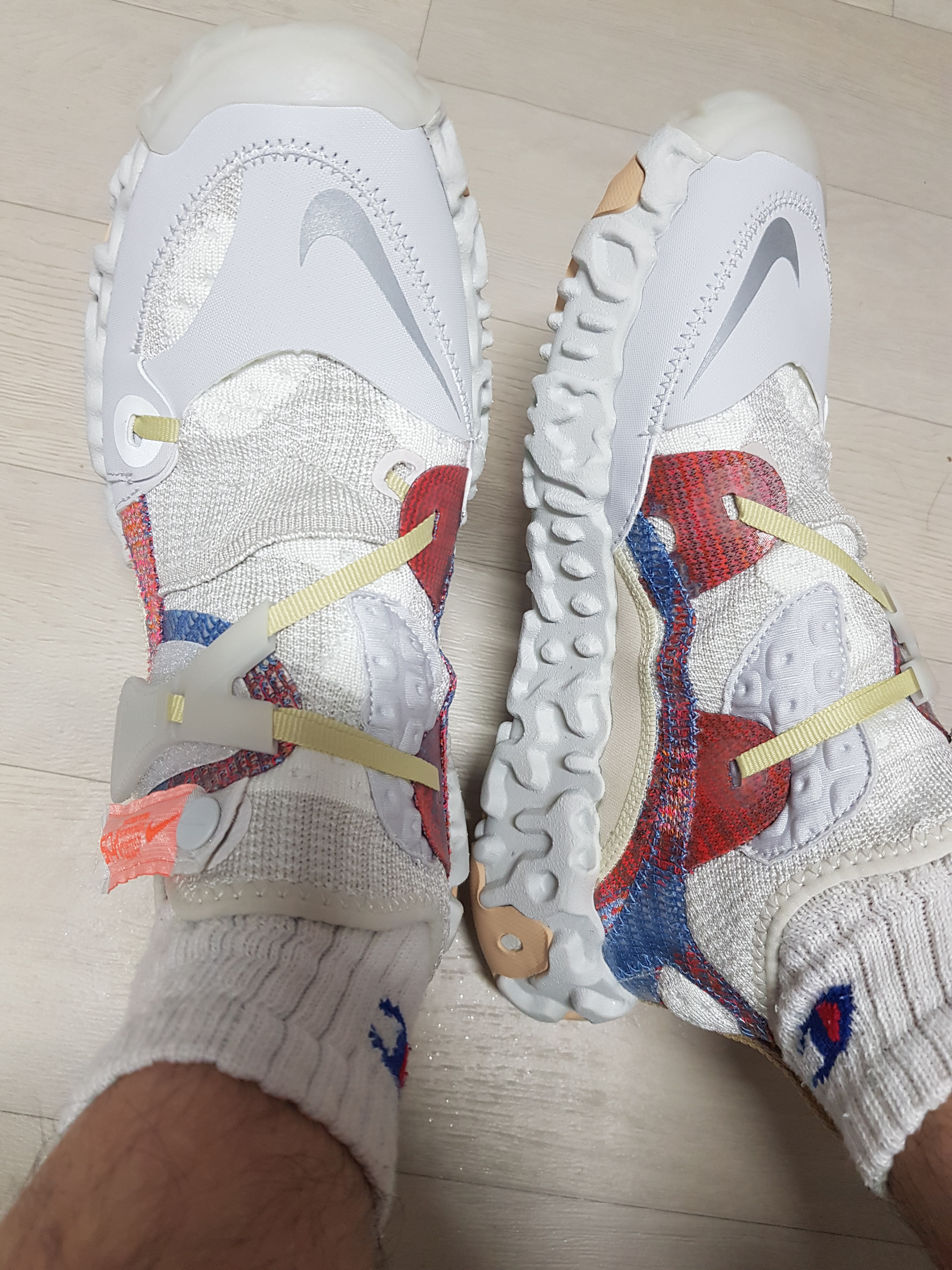Nike ISPA Overreact Flyknit Light Bone 착용 스타일