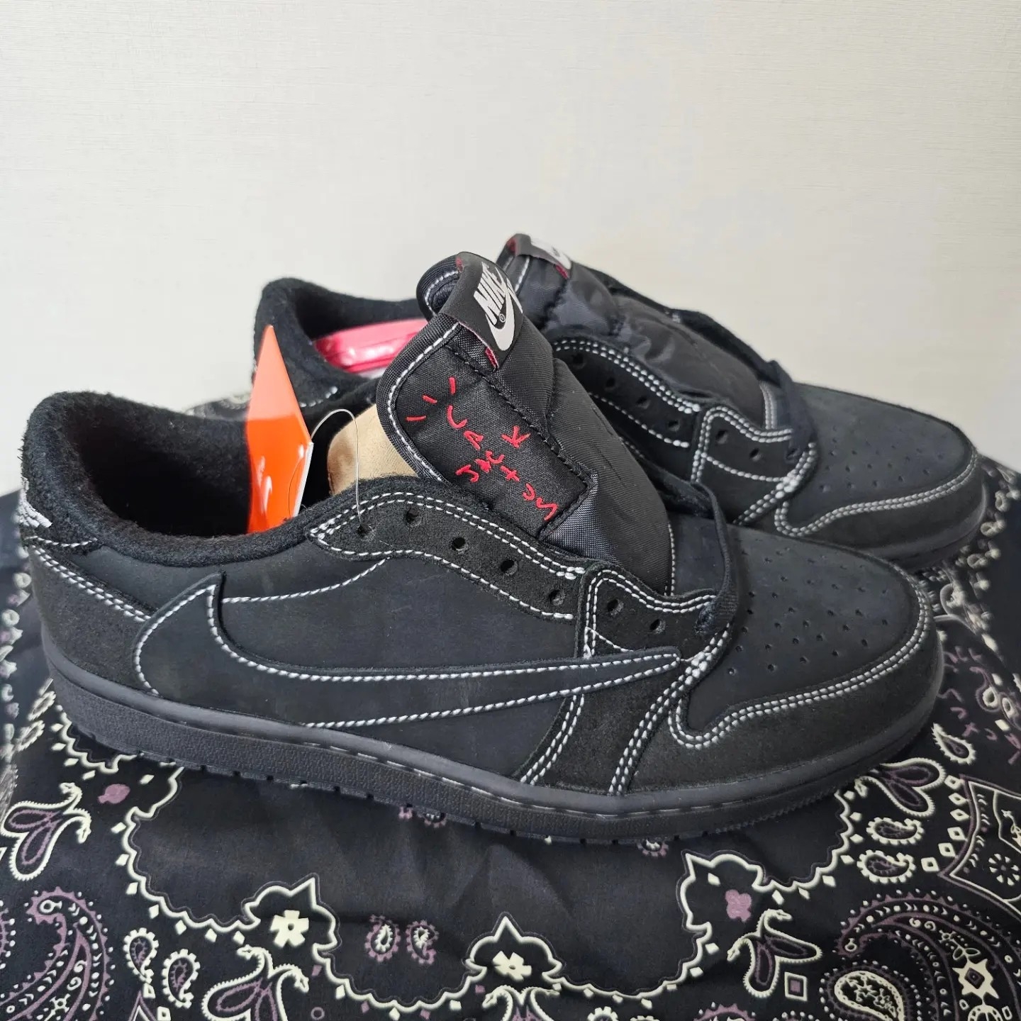 Jordan 1 x Travis Scott Retro Low OG SP Black Phantom 착용 스타일