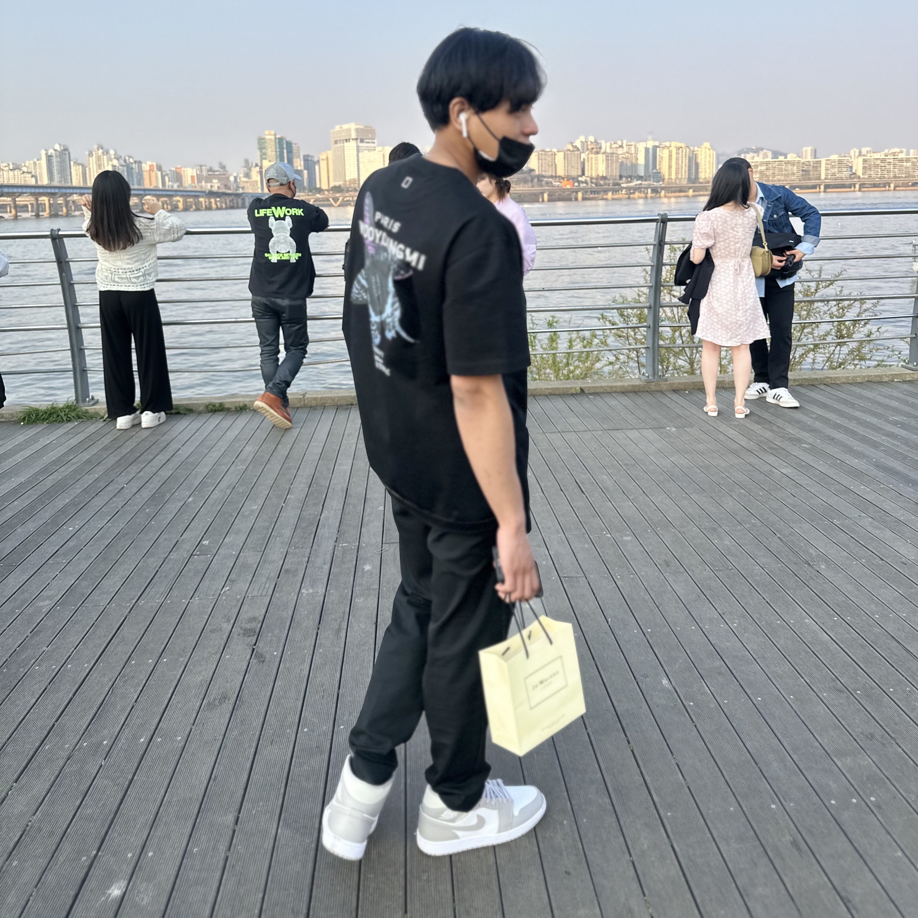 Wooyoungmi Butterfly Back Logo T-shirt Black - 23SS, Jordan 1 Mid College Grey 착용 스타일