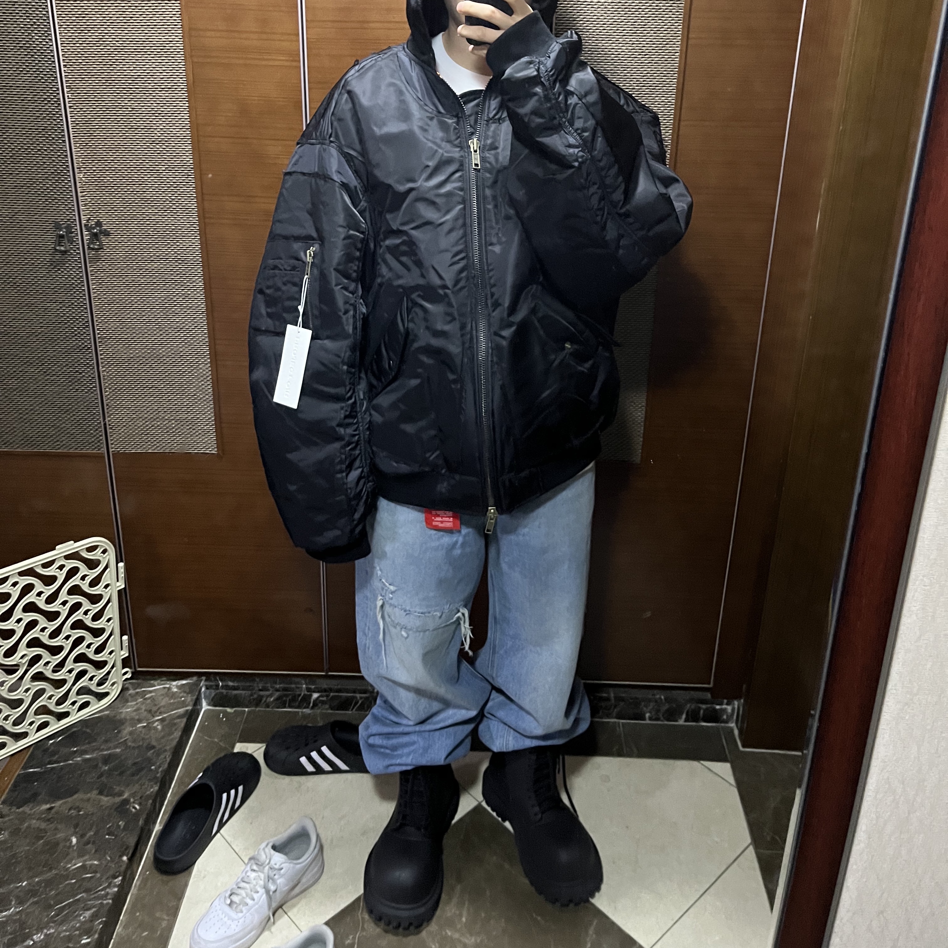Diesel D-Rise 09e25 Straight Jeans Light Blue, Balenciaga XL Army Boots Full Eva Black 착용 스타일
