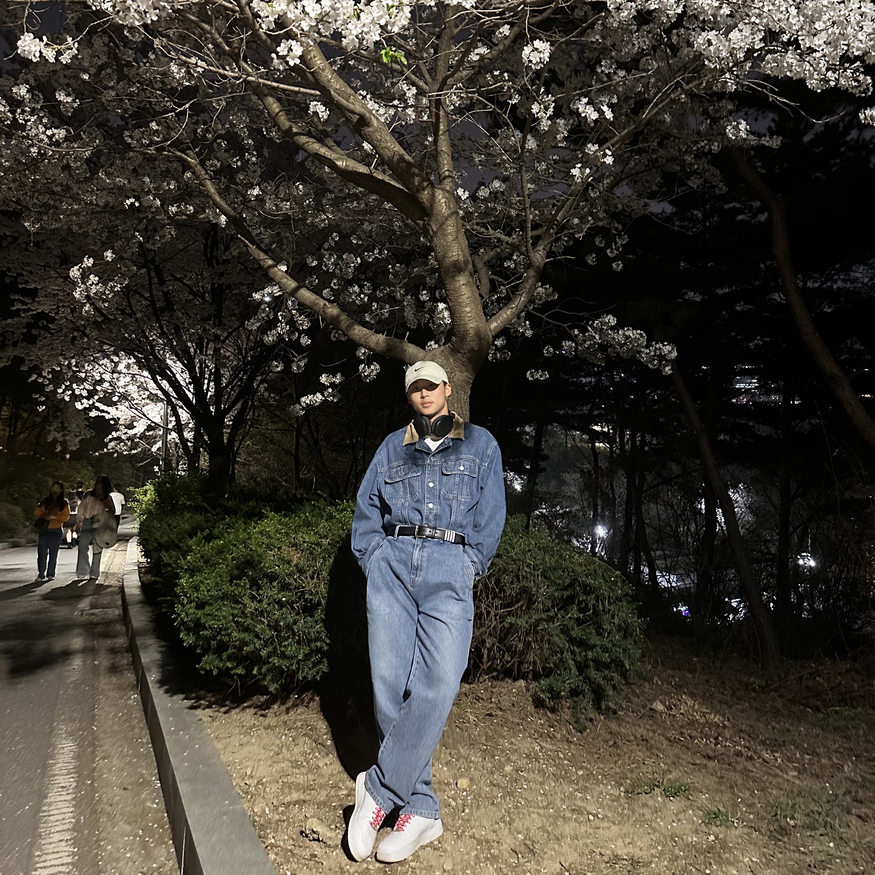 Thom Browne Pebble Grain Leather 4-Bar Applique Classic Belt Black, Nike x Supreme Air Force 1 Low White 착용 스타일 - 1