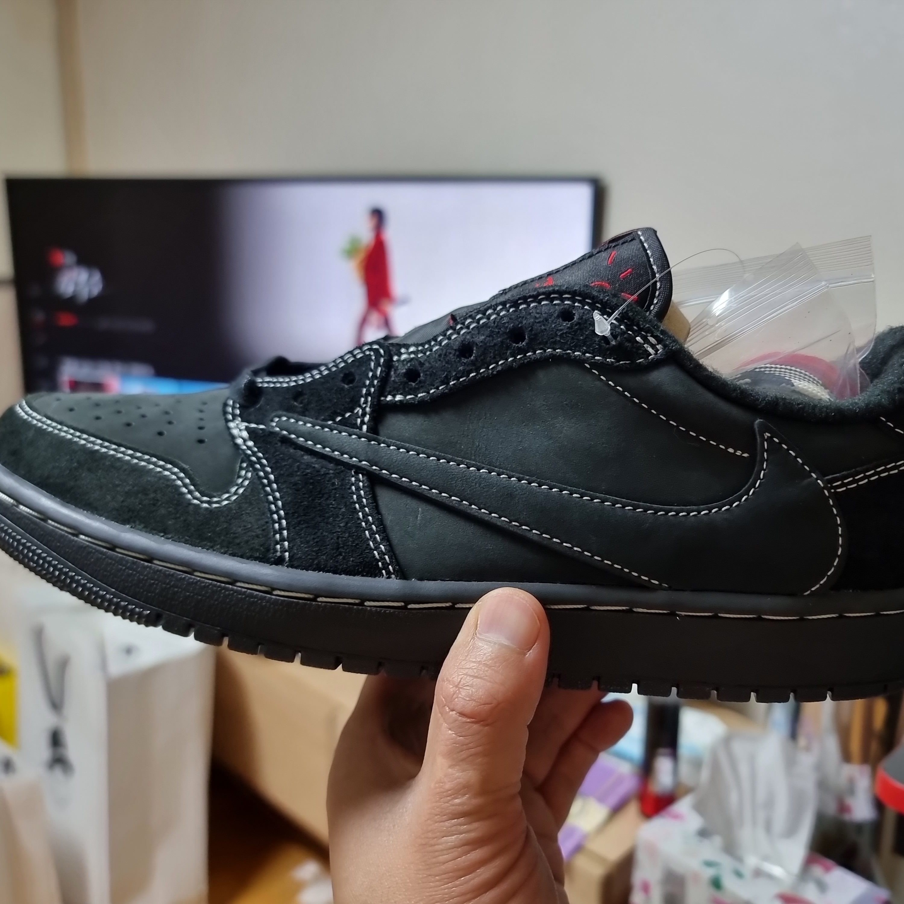 Jordan 1 x Travis Scott Retro Low OG SP Black Phantom 착용 스타일
