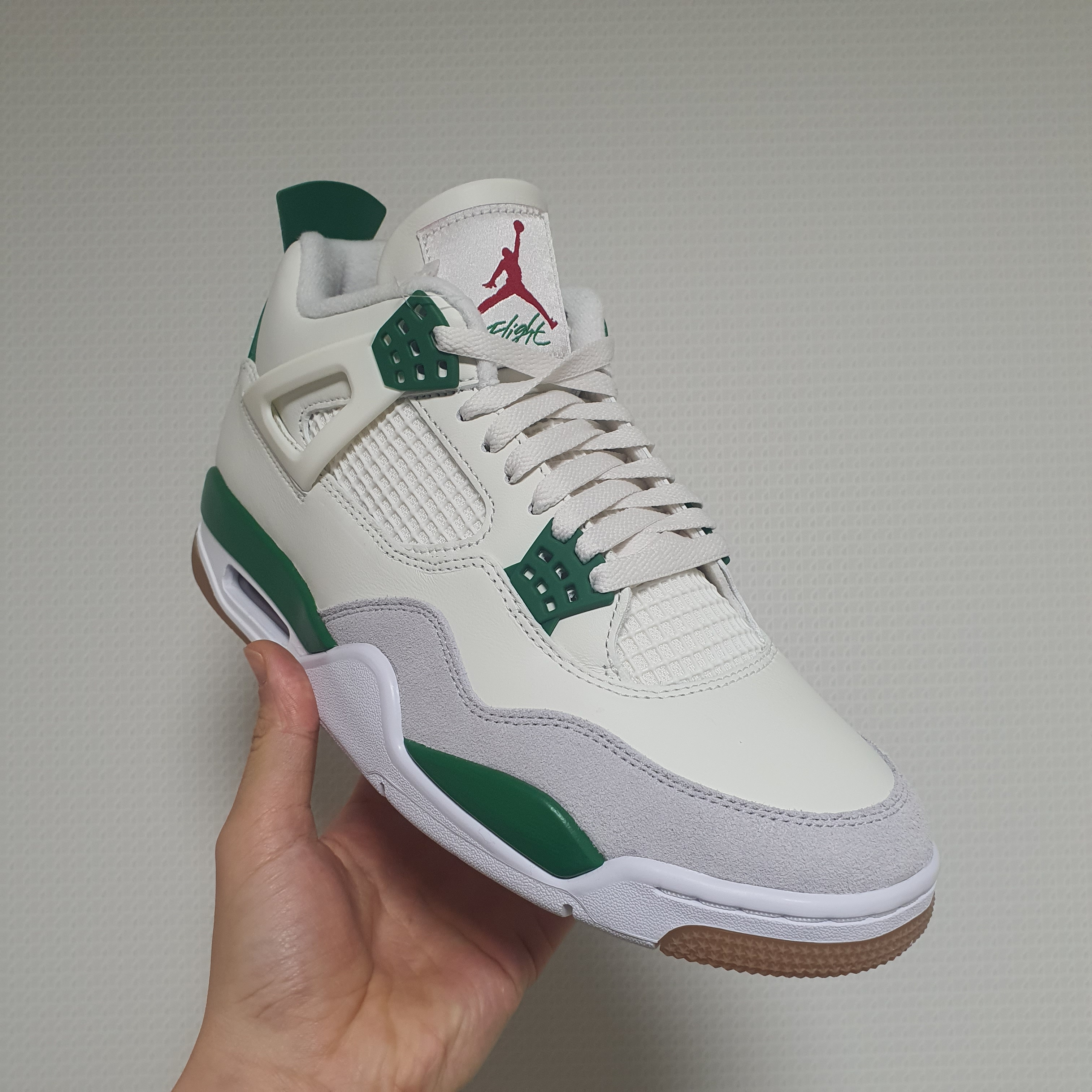 Jordan 4 x Nike SB Retro SP Pine Green 착용 스타일