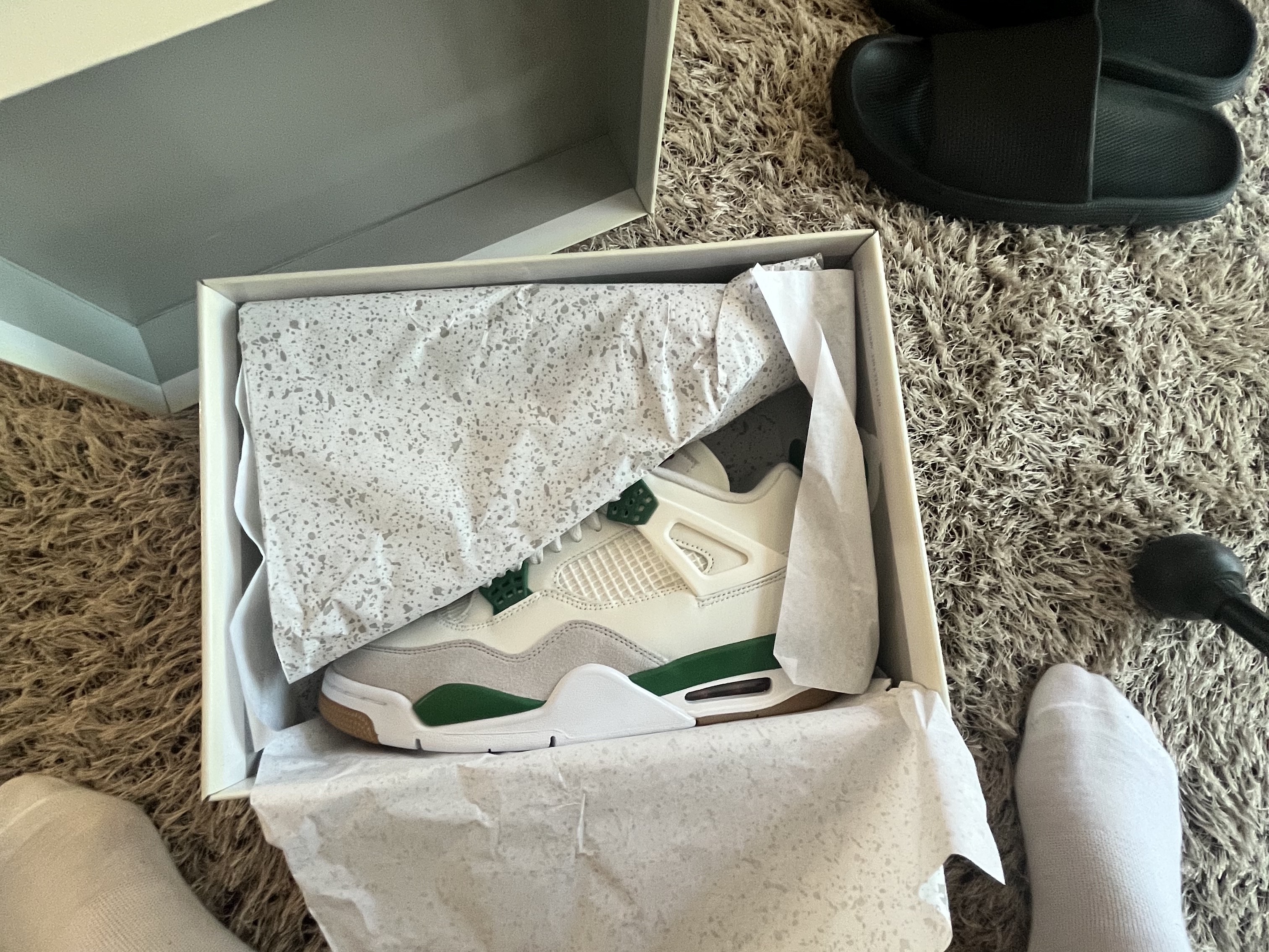 Jordan 4 x Nike SB Retro SP Pine Green, (GS) Jordan 4 Retro Linen 2017 착용 스타일 - 1