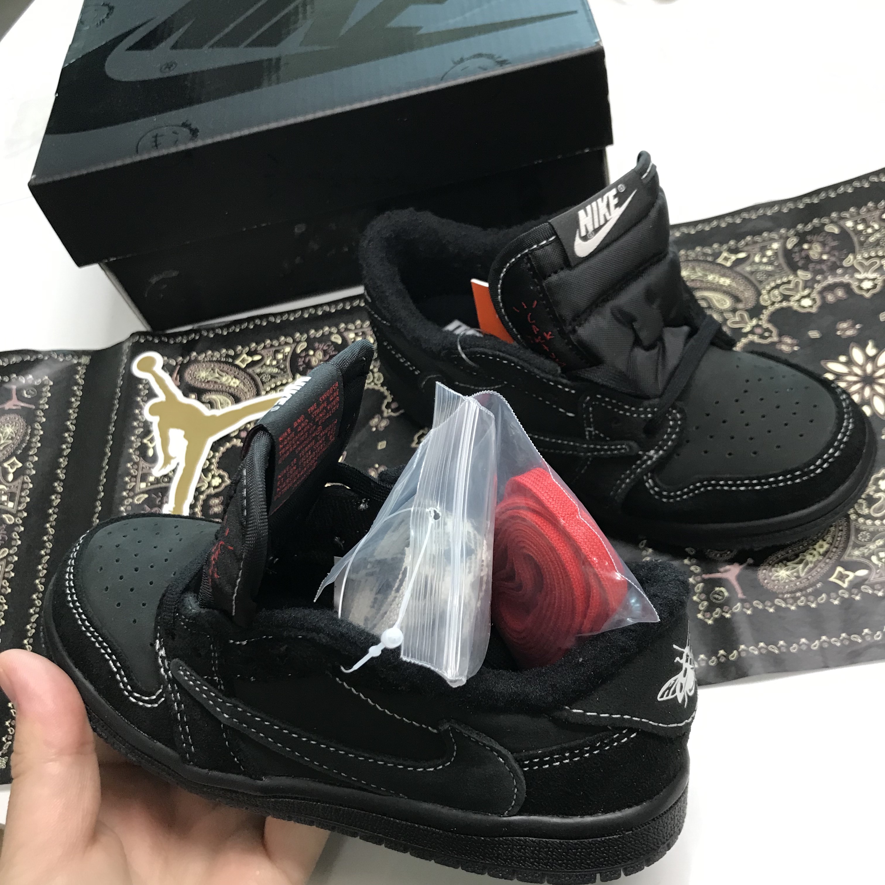 (TD) Jordan 1 x Travis Scott Retro Low OG SP Black Phantom 착용 스타일