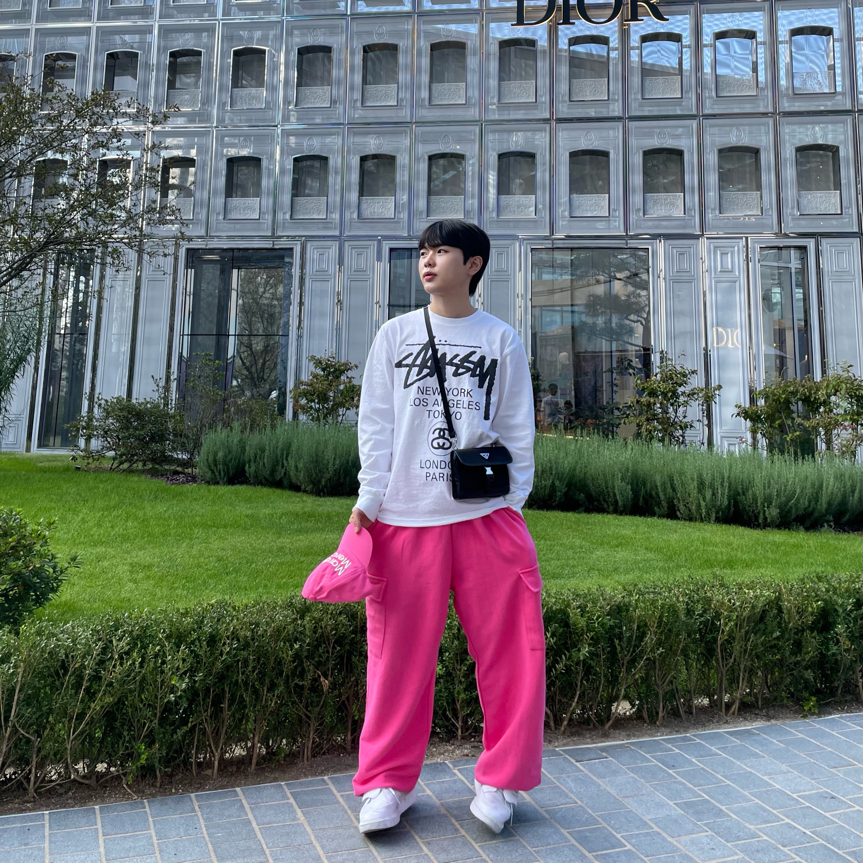 Stussy World Tour LS T-Shirt White, Nike x Peaceminusone Kwondo1 White 착용 스타일 - 1