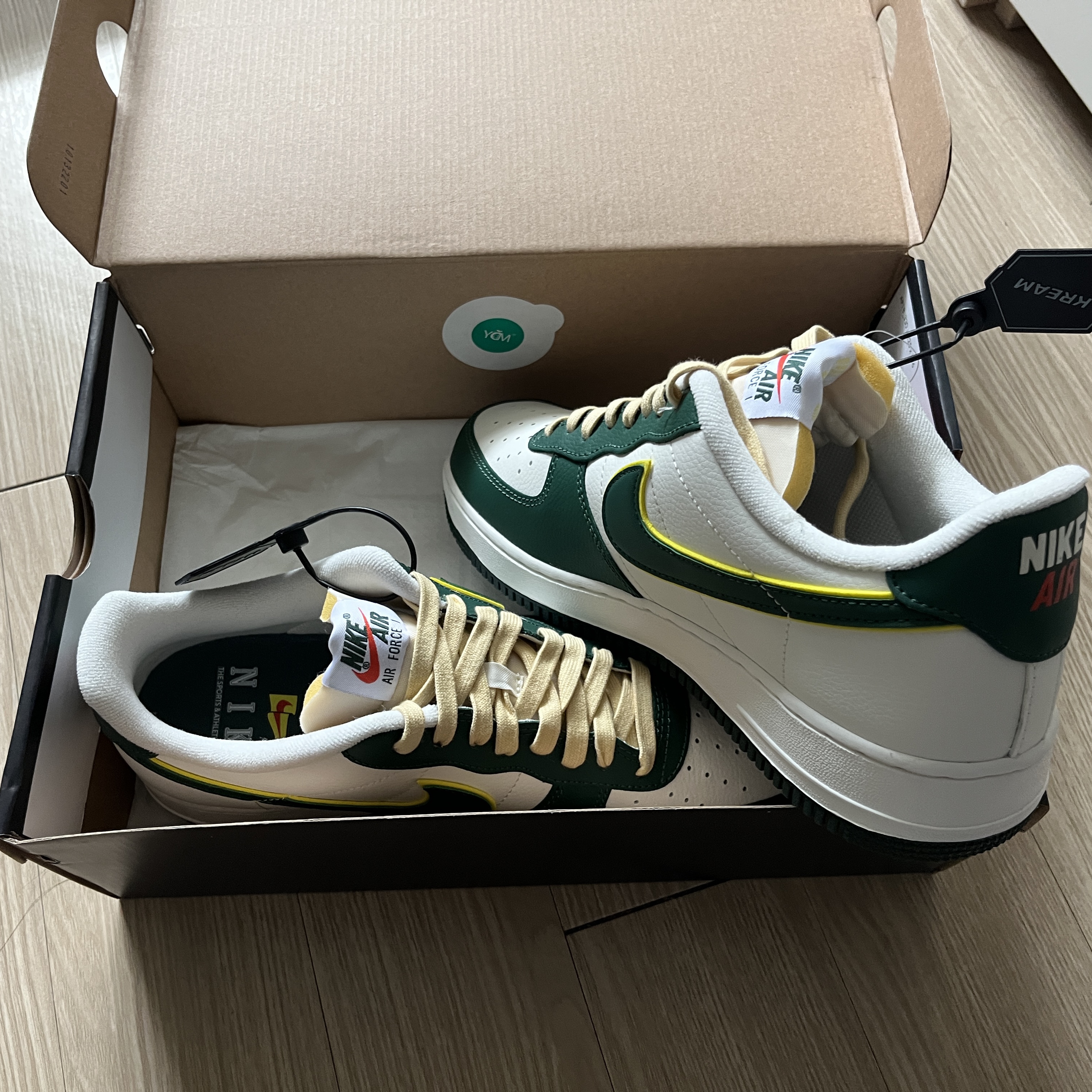 Nike Air Force 1 '07 LV8 Sail Noble Green 착용 스타일