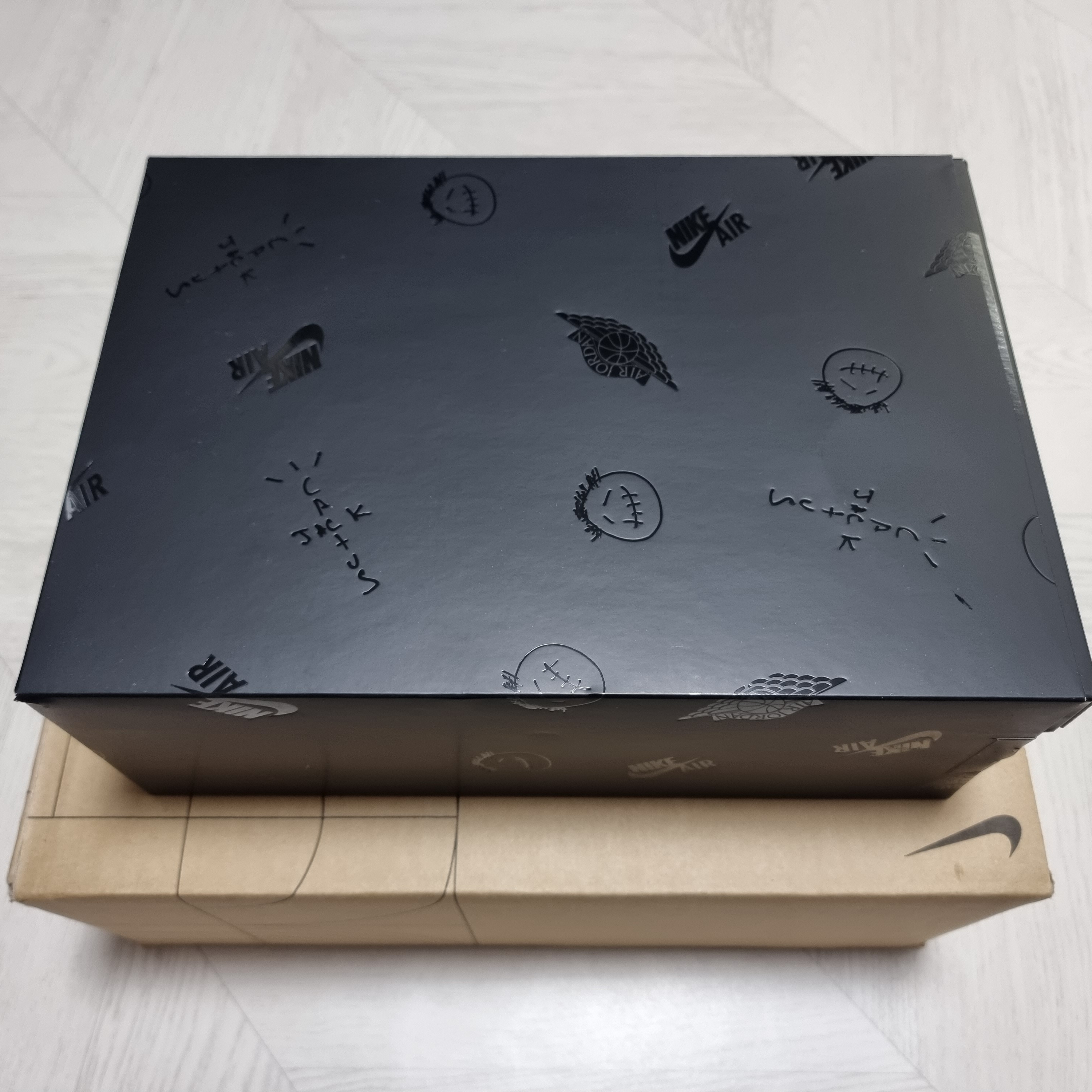 Jordan 1 x Travis Scott Retro Low OG SP Black Phantom 착용 스타일 - 1