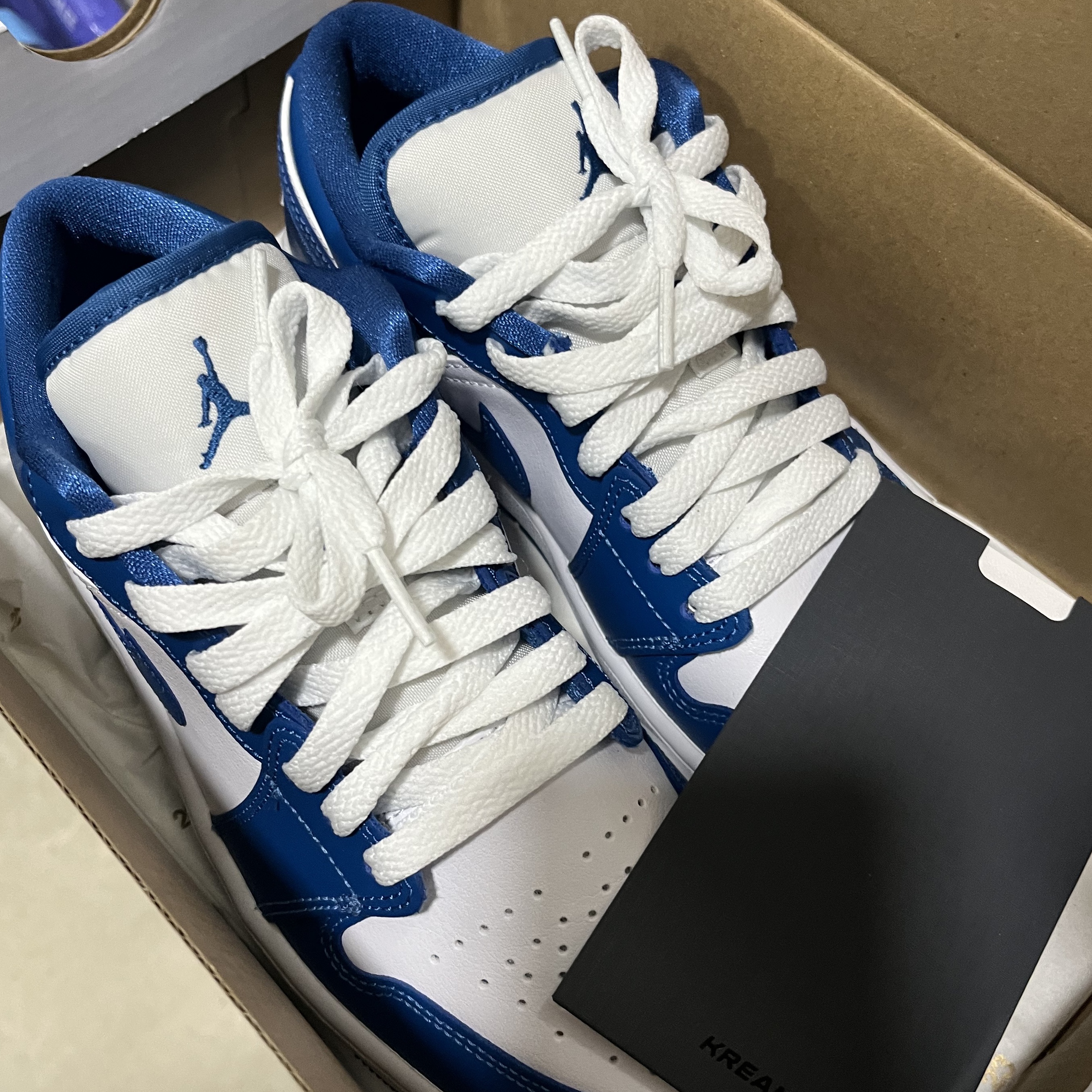 (W) Jordan 1 Low White Dark Marina Blue 착용 스타일 - 2
