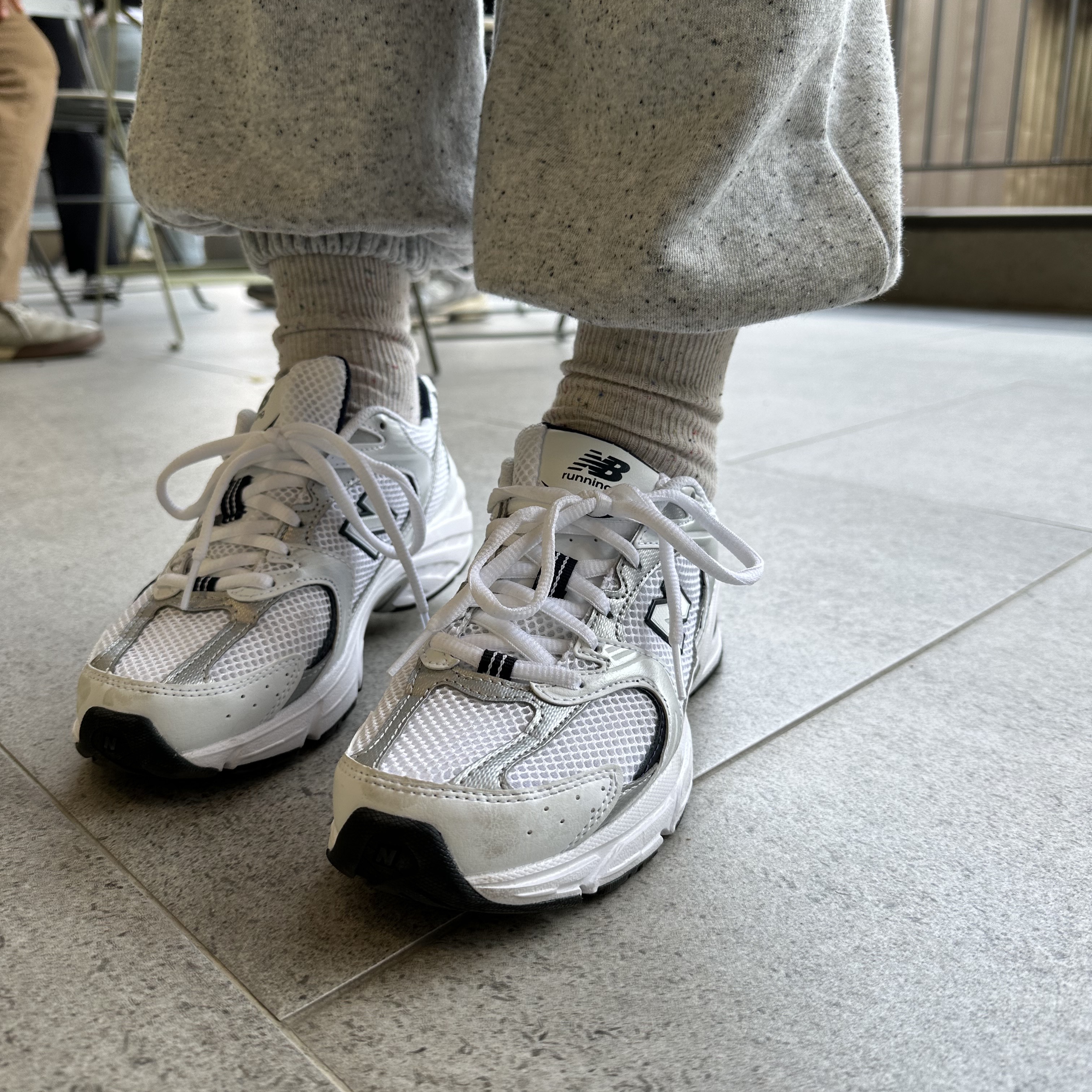 New Balance 530 White 착용 스타일